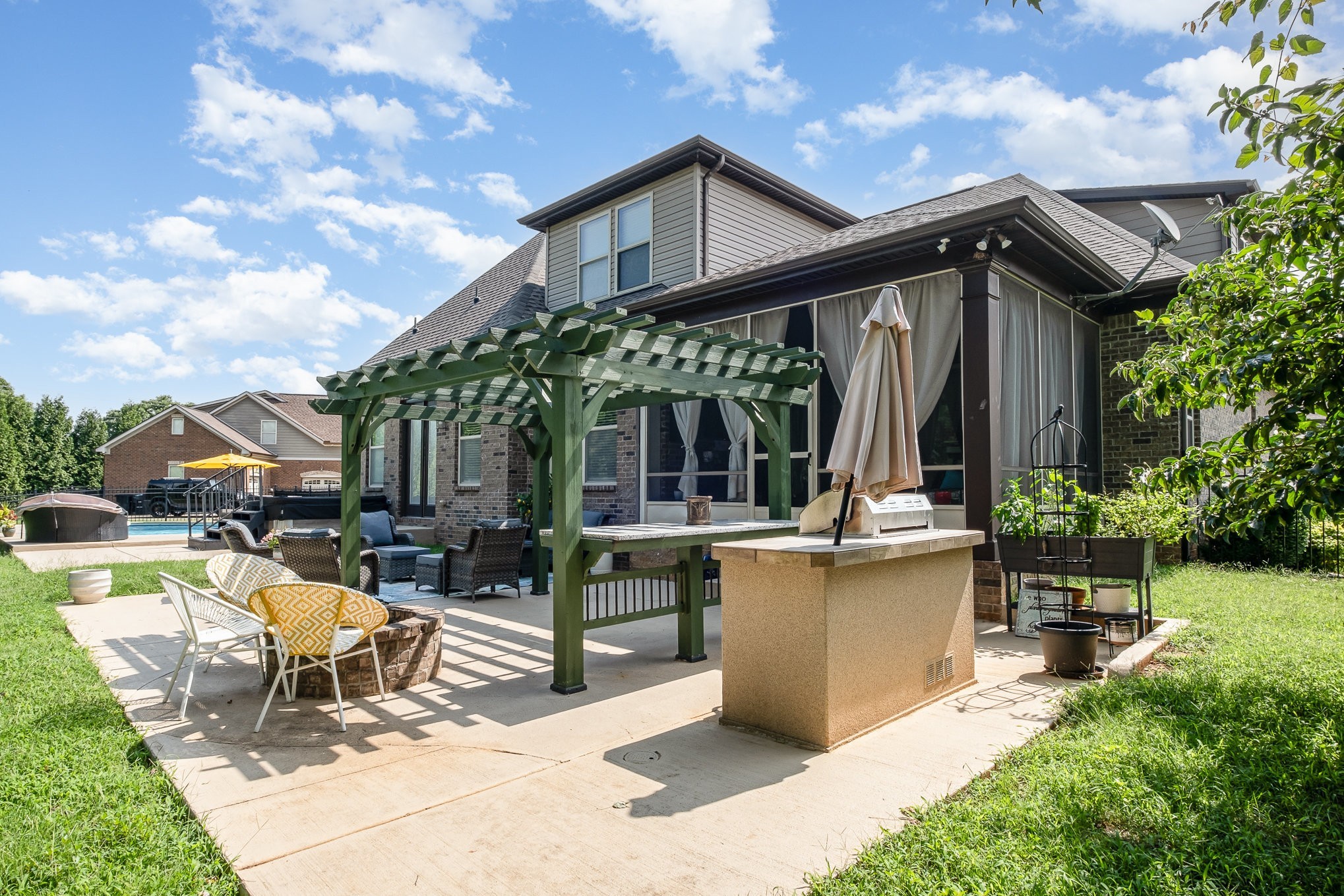 2827 Craythorne Dr