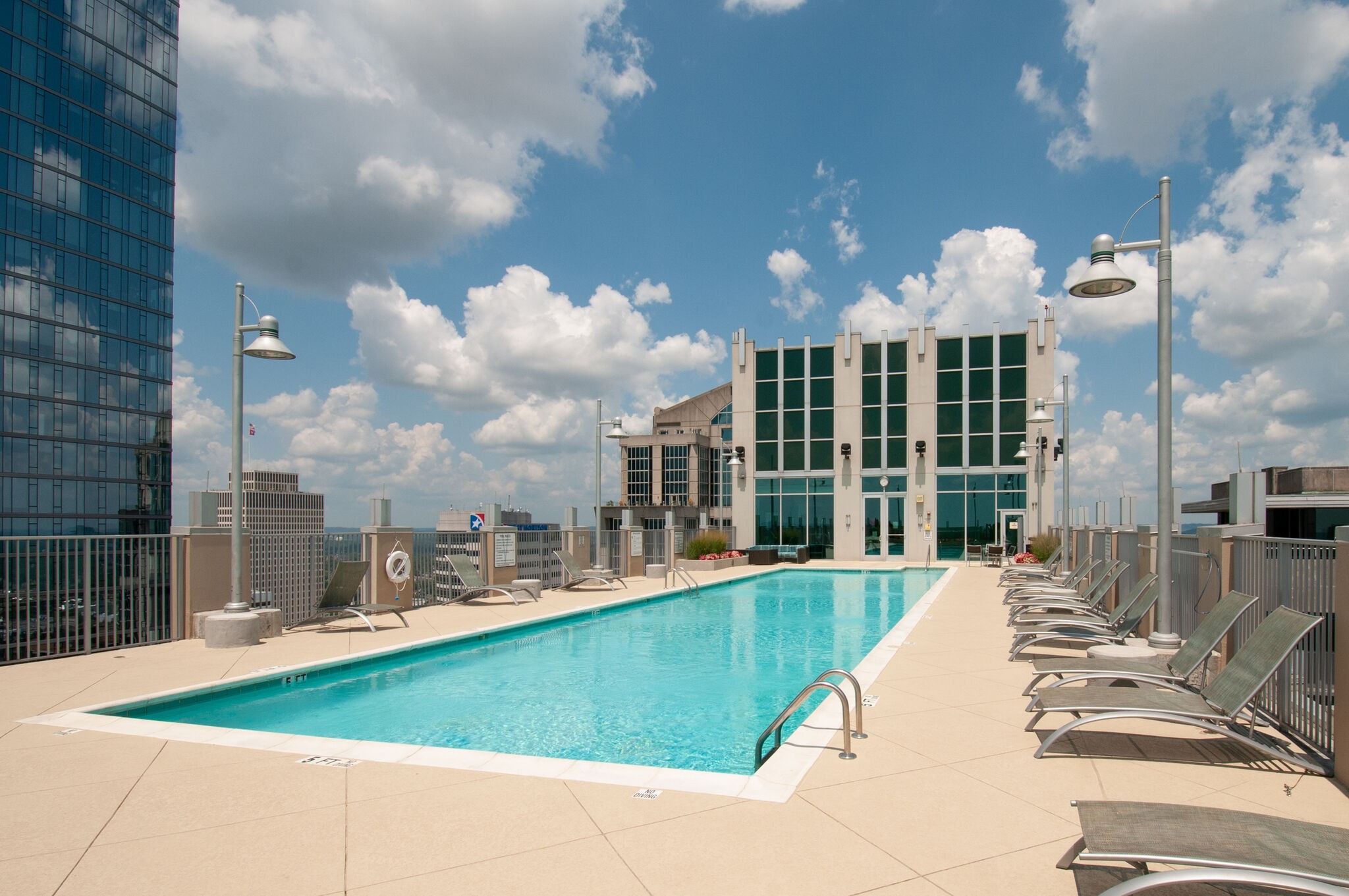 Nashville, Tennessee 37219, United States, 2 Bedrooms Bedrooms, ,2 BathroomsBathrooms,Residential,Active,99482