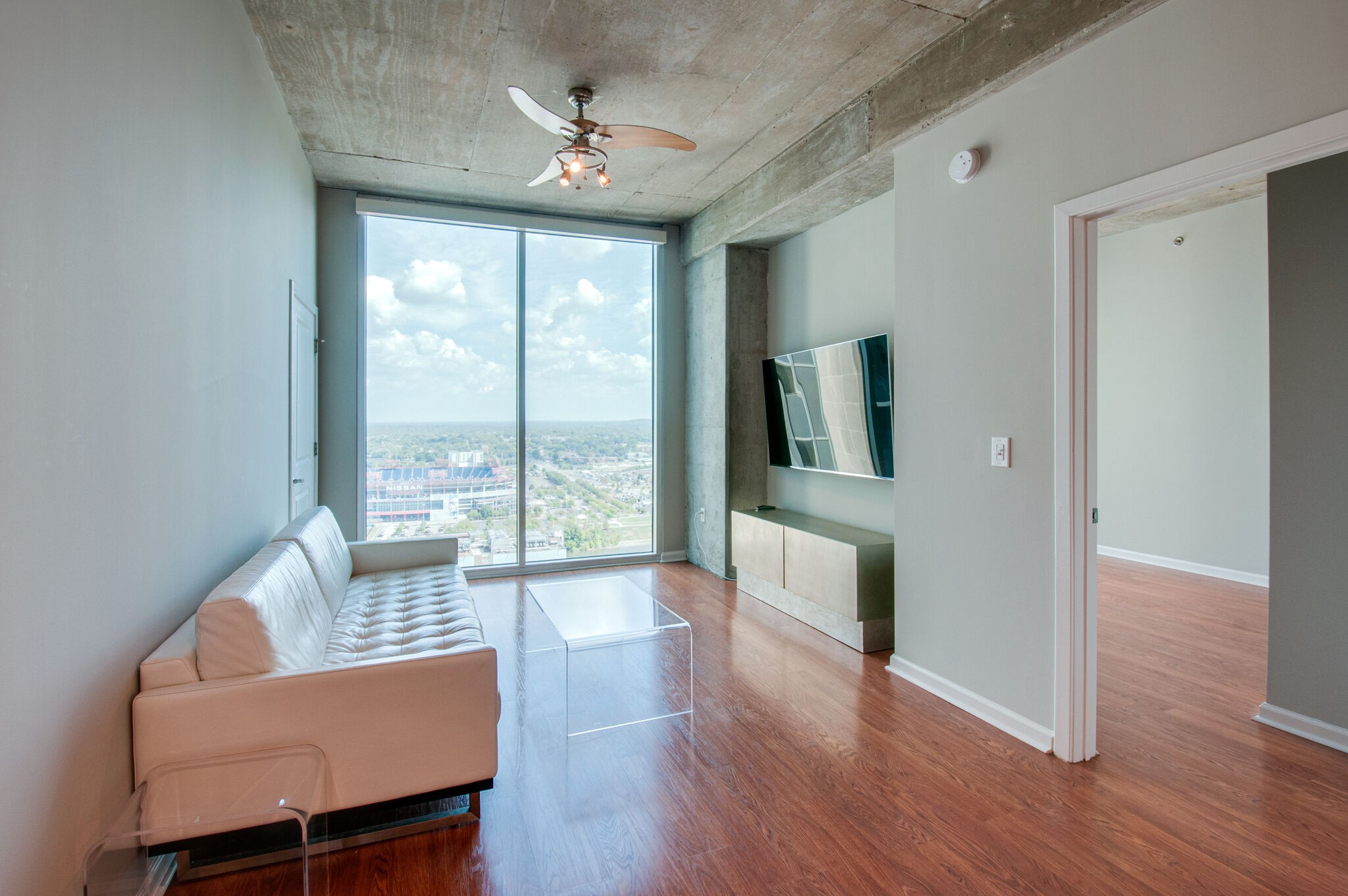 Nashville, Tennessee 37219, United States, 2 Bedrooms Bedrooms, ,2 BathroomsBathrooms,Residential,Active,99482