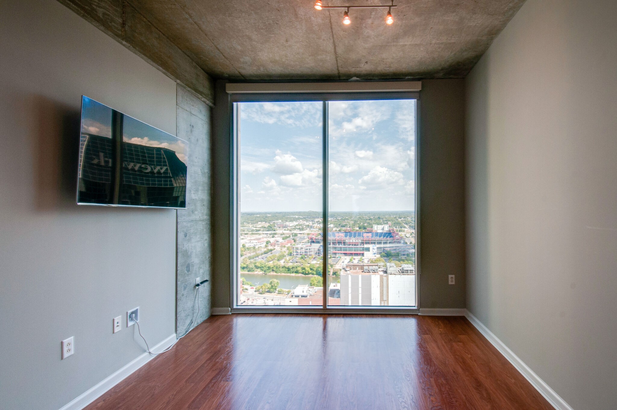 Nashville, Tennessee 37219, United States, 2 Bedrooms Bedrooms, ,2 BathroomsBathrooms,Residential,Active,99482