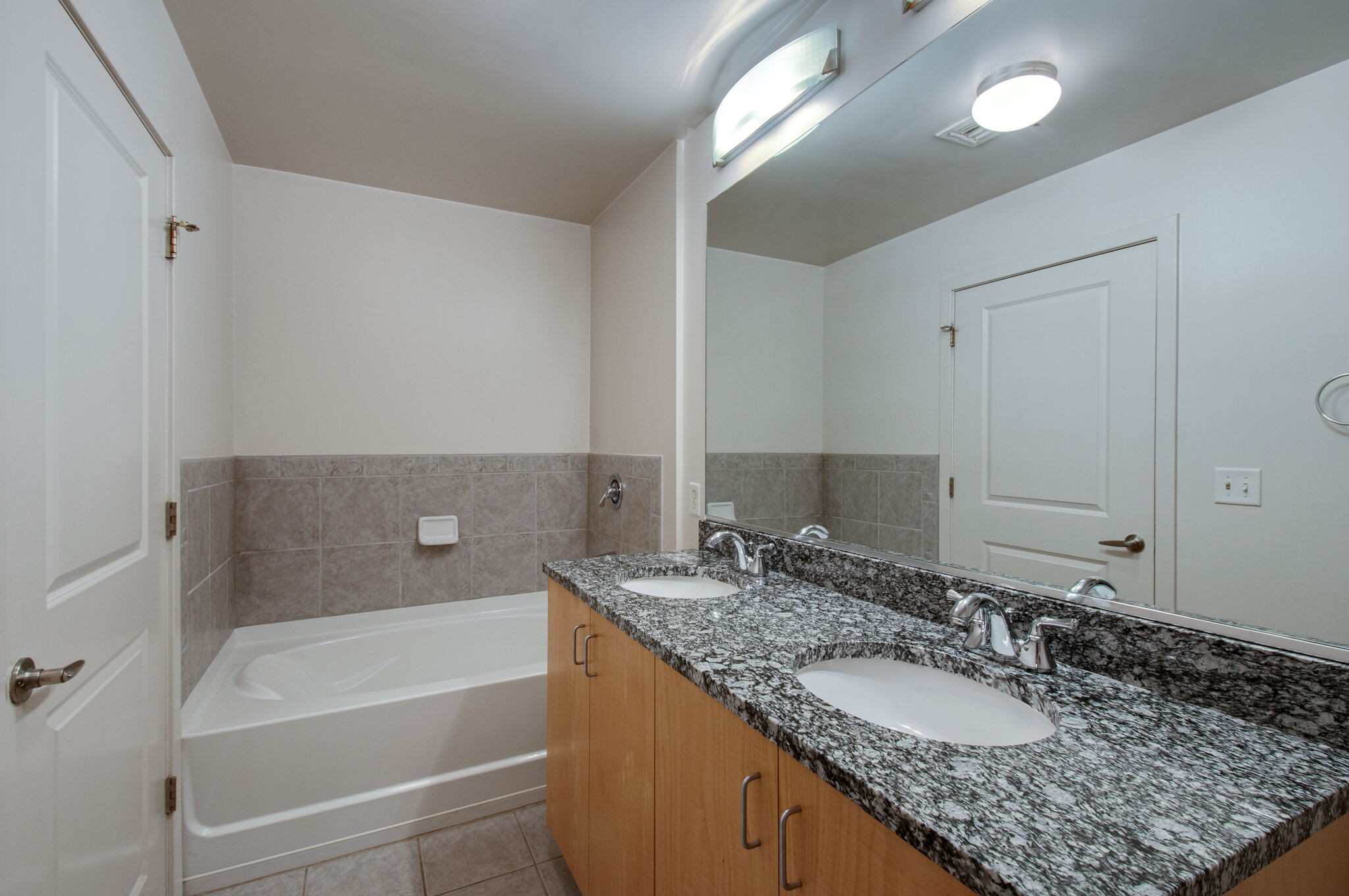 Nashville, Tennessee 37219, United States, 2 Bedrooms Bedrooms, ,2 BathroomsBathrooms,Residential,Active,99482