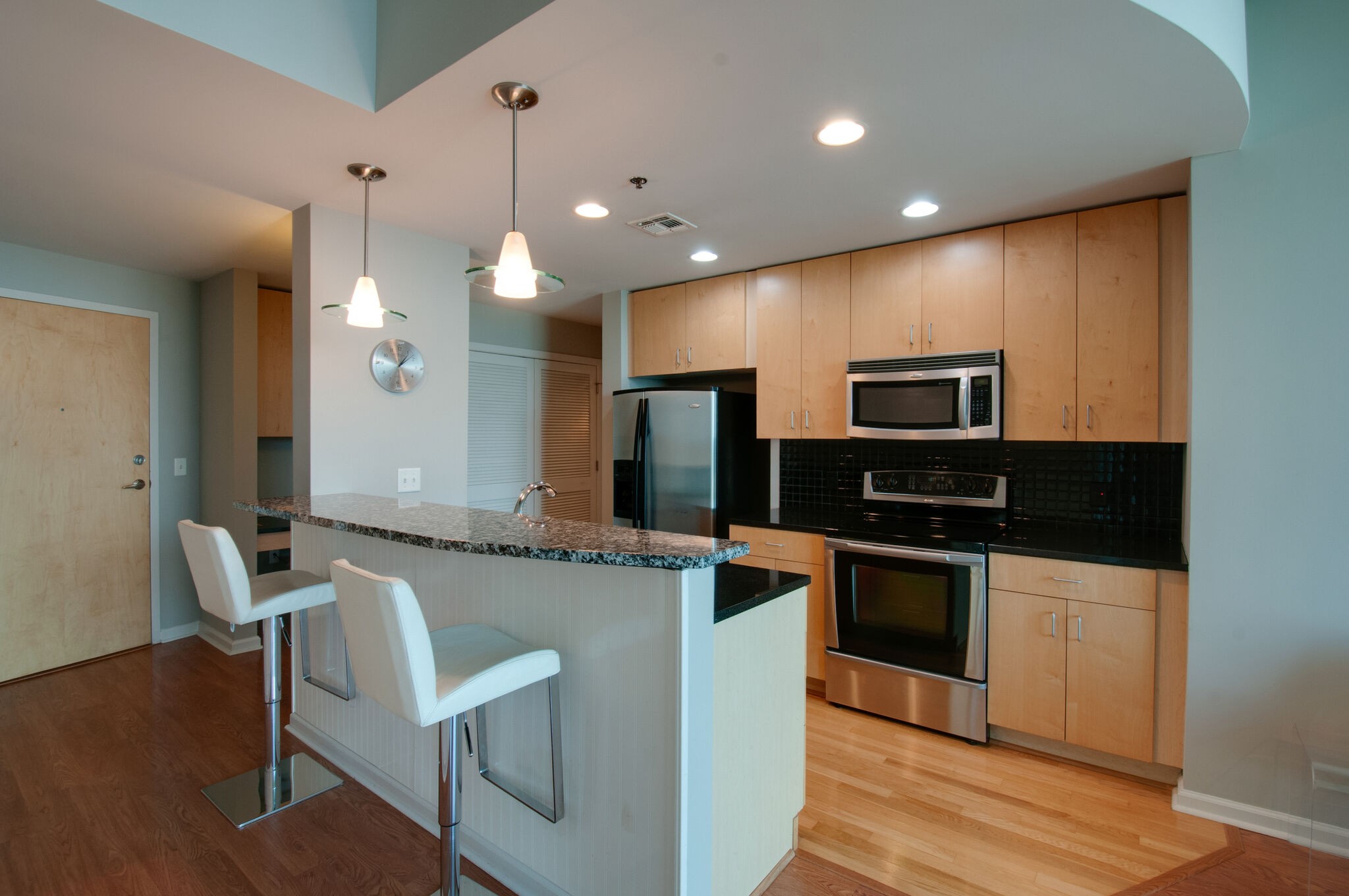 Nashville, Tennessee 37219, United States, 2 Bedrooms Bedrooms, ,2 BathroomsBathrooms,Residential,Active,99482