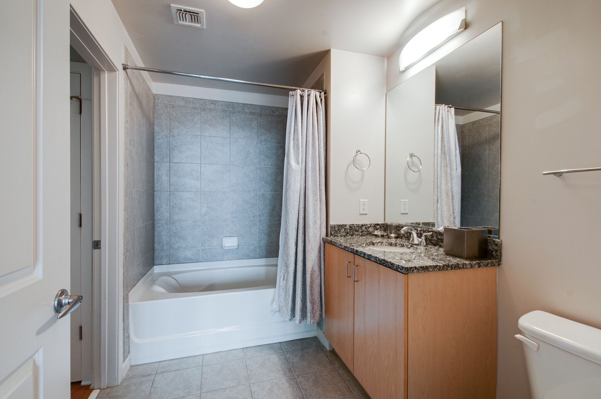 Nashville, Tennessee 37219, United States, 2 Bedrooms Bedrooms, ,2 BathroomsBathrooms,Residential,Active,99482