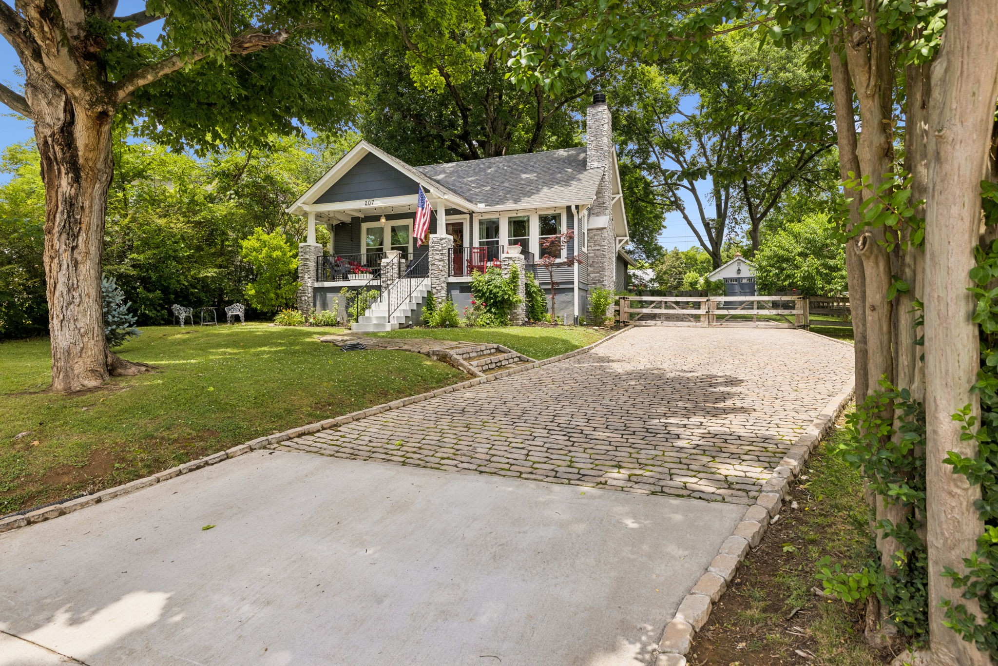 207 4th Ave