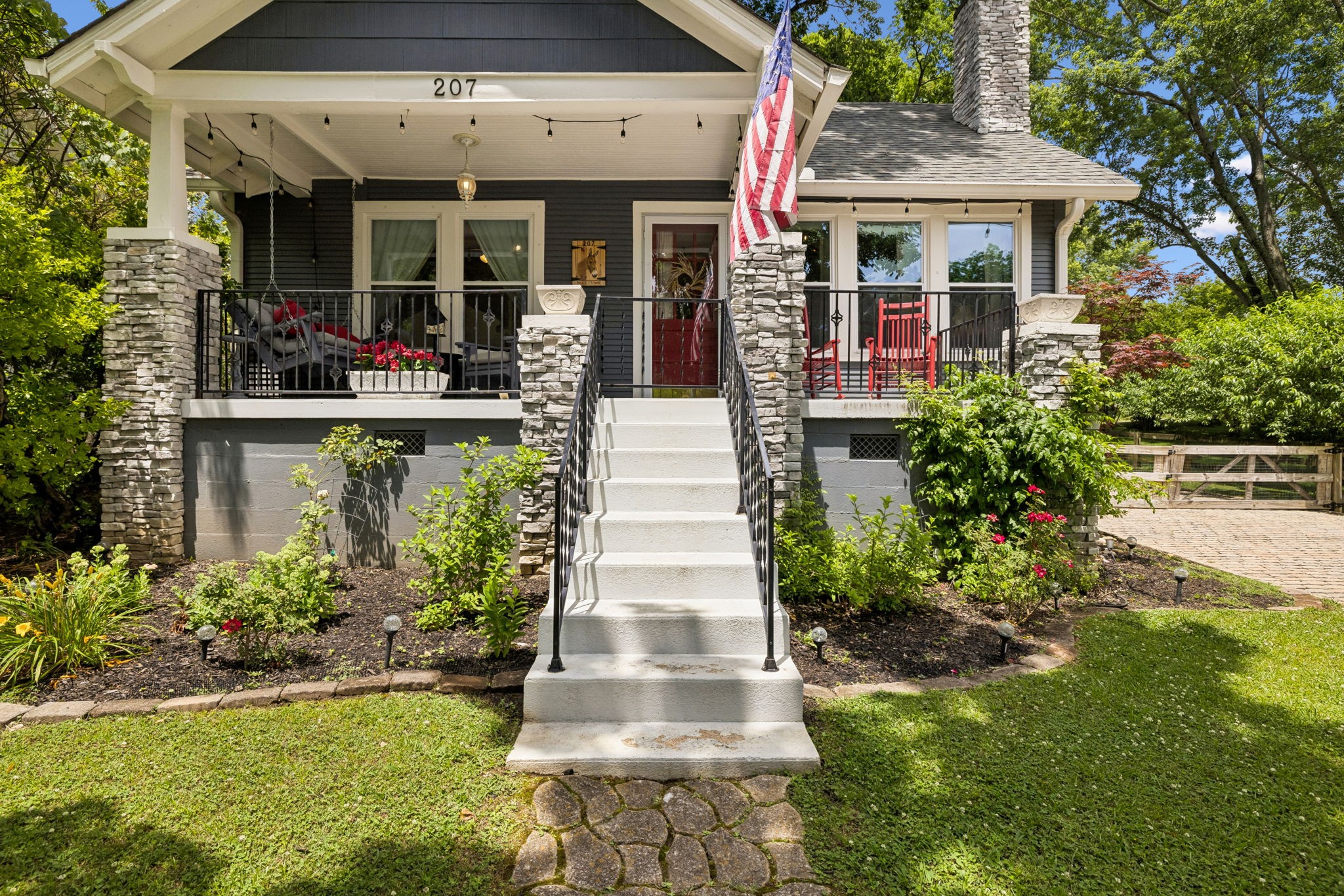 207 4th Ave