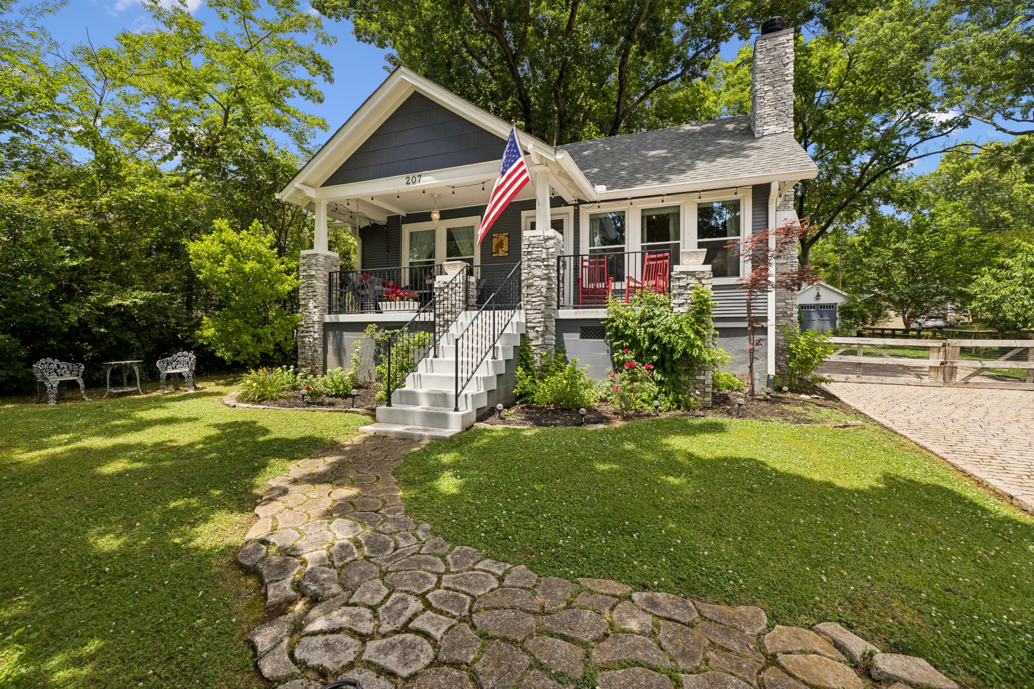 207 4th Ave