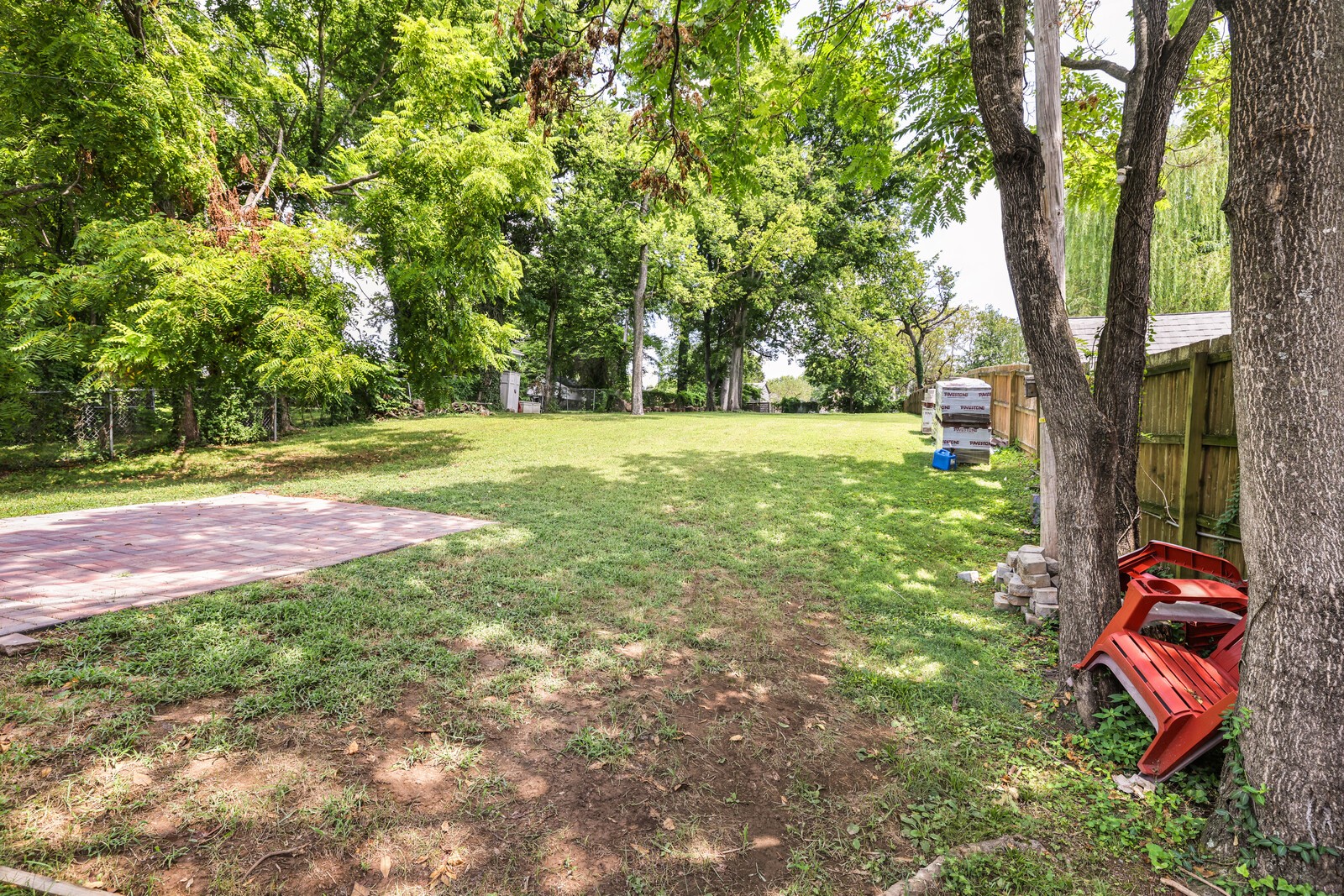 2412 Vaulx Ln