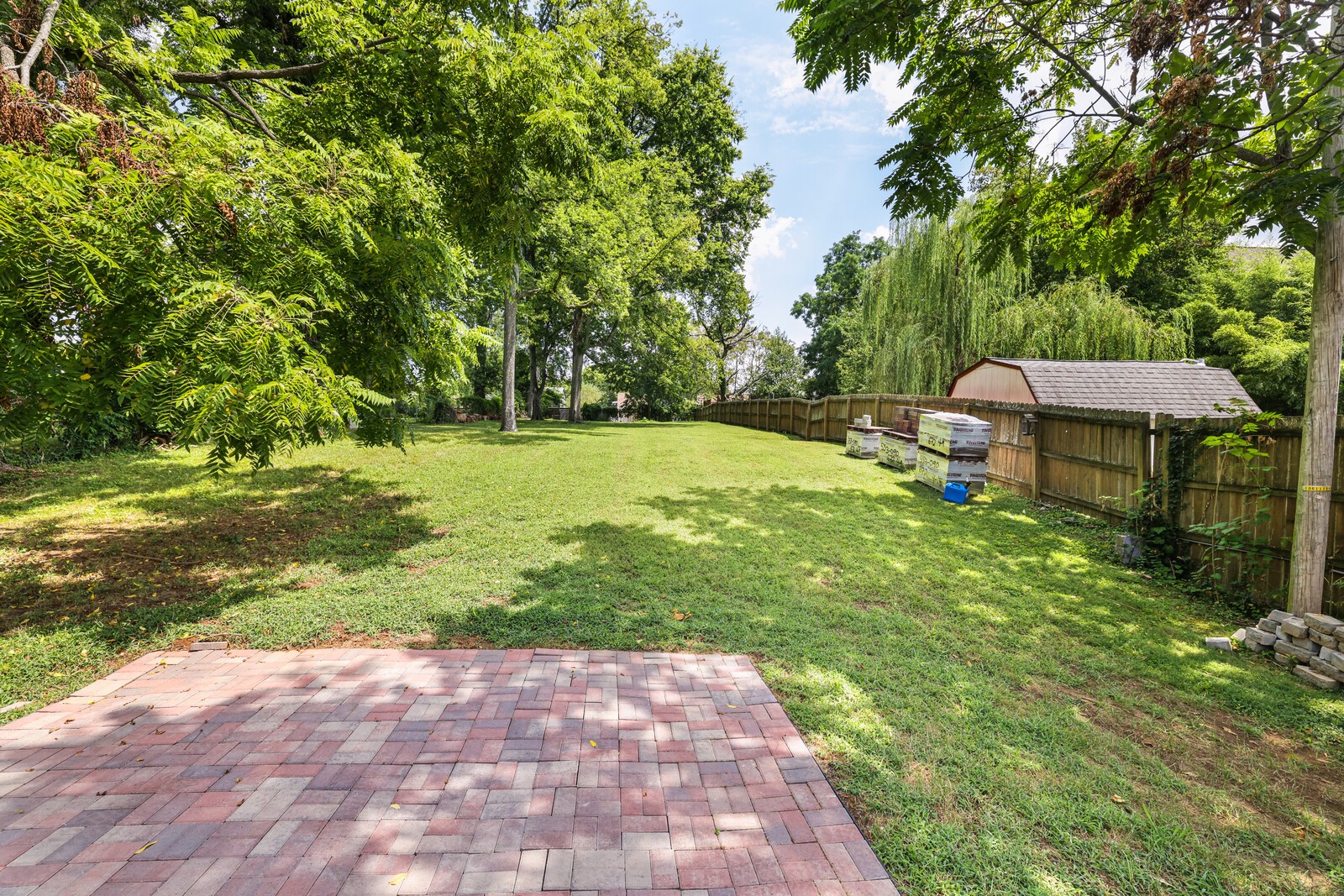 2412 Vaulx Ln