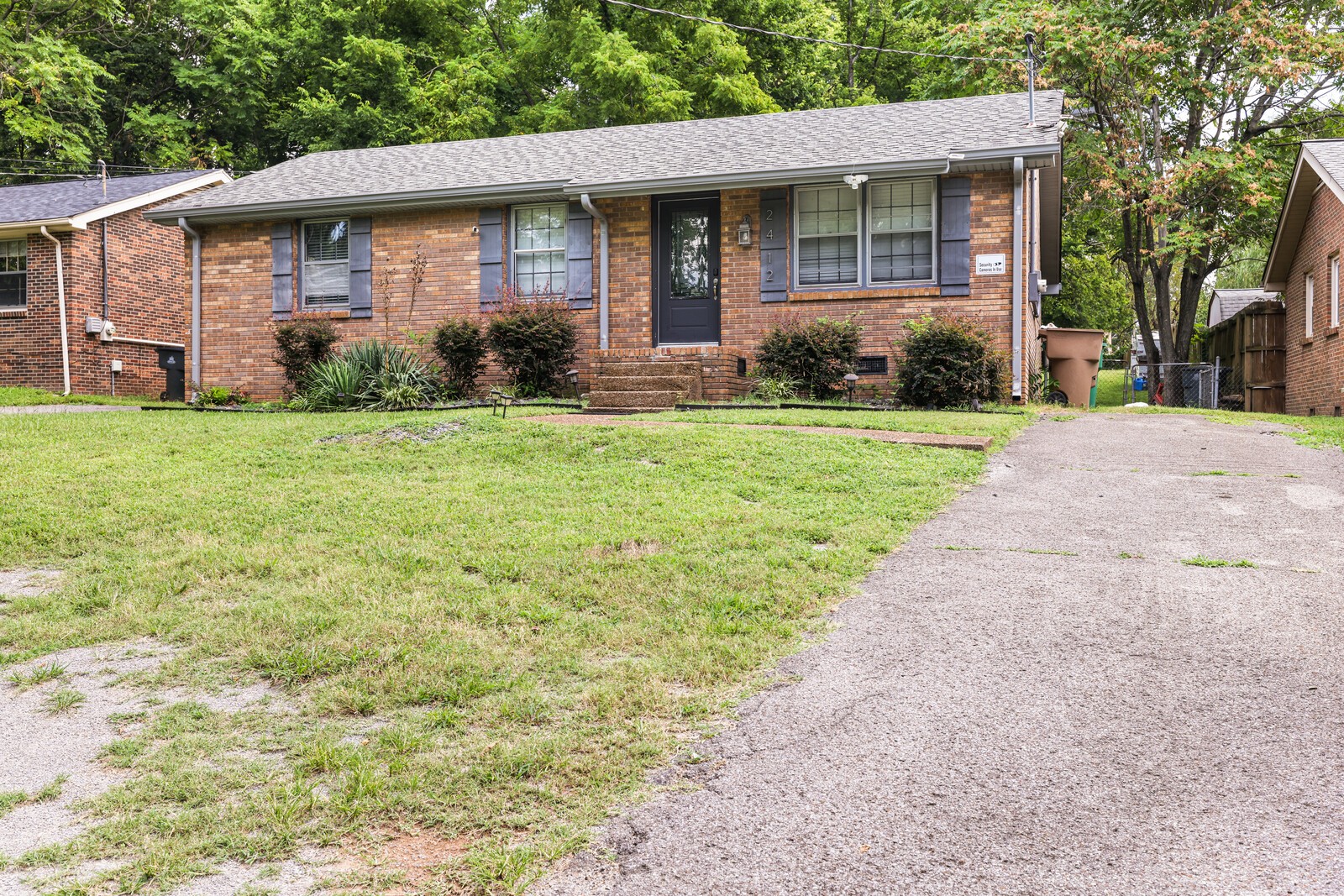 2412 Vaulx Ln