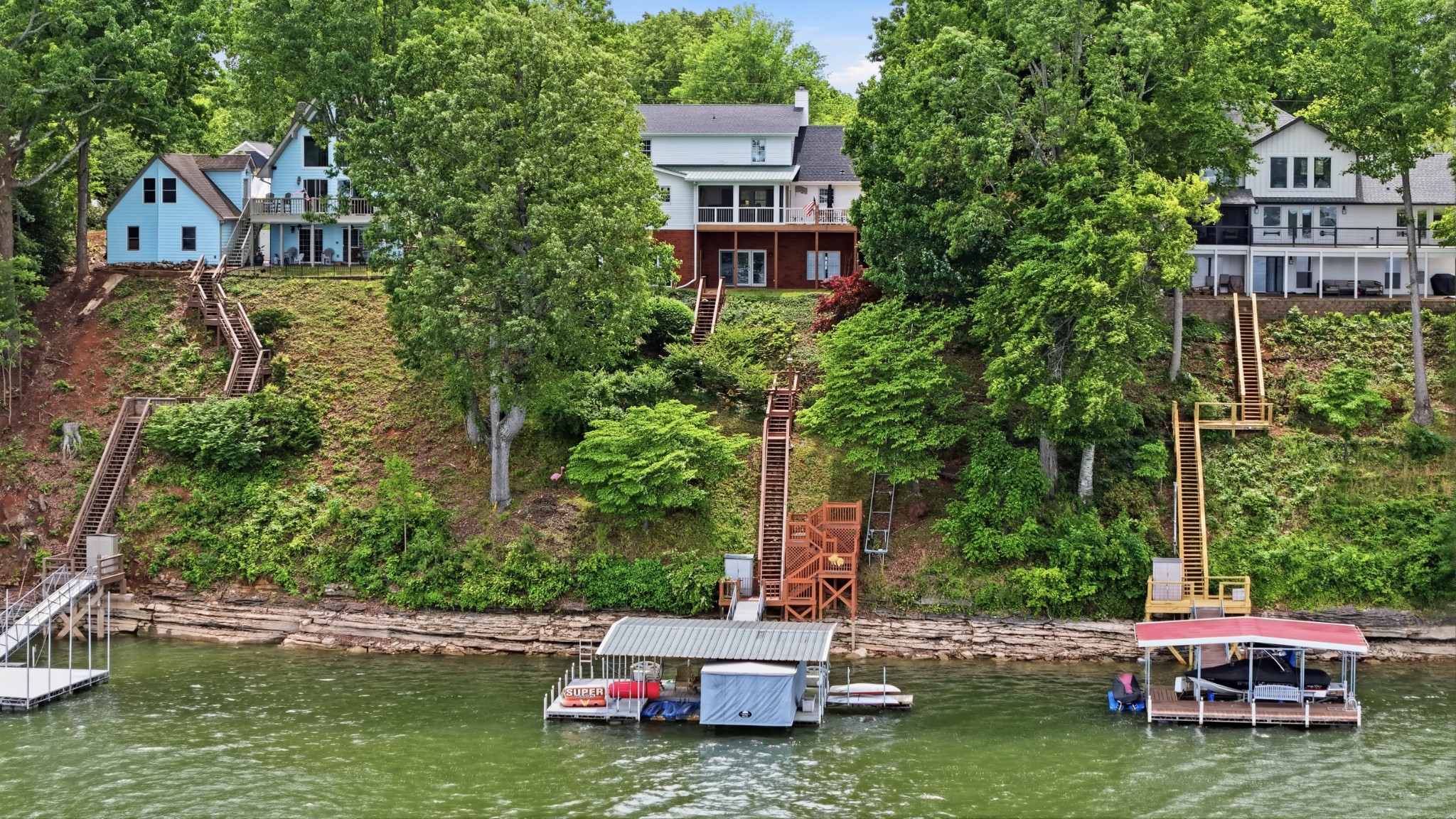 686 Bluff Dr