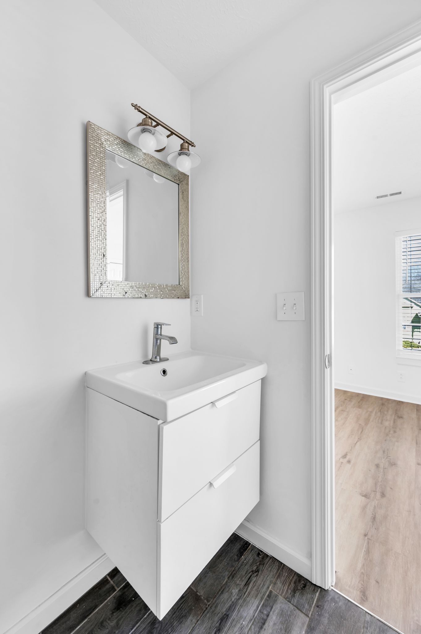 Nashville, Tennessee 37208, United States, 3 Bedrooms Bedrooms, ,2 BathroomsBathrooms,Residential,Active,8214