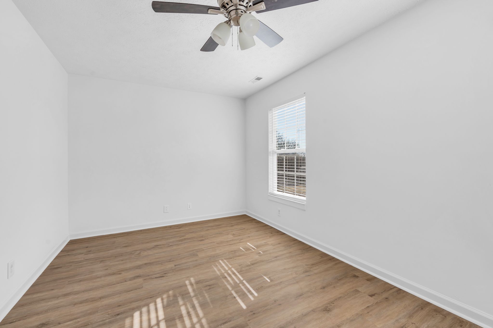 Nashville, Tennessee 37208, United States, 3 Bedrooms Bedrooms, ,2 BathroomsBathrooms,Residential,Active,8214