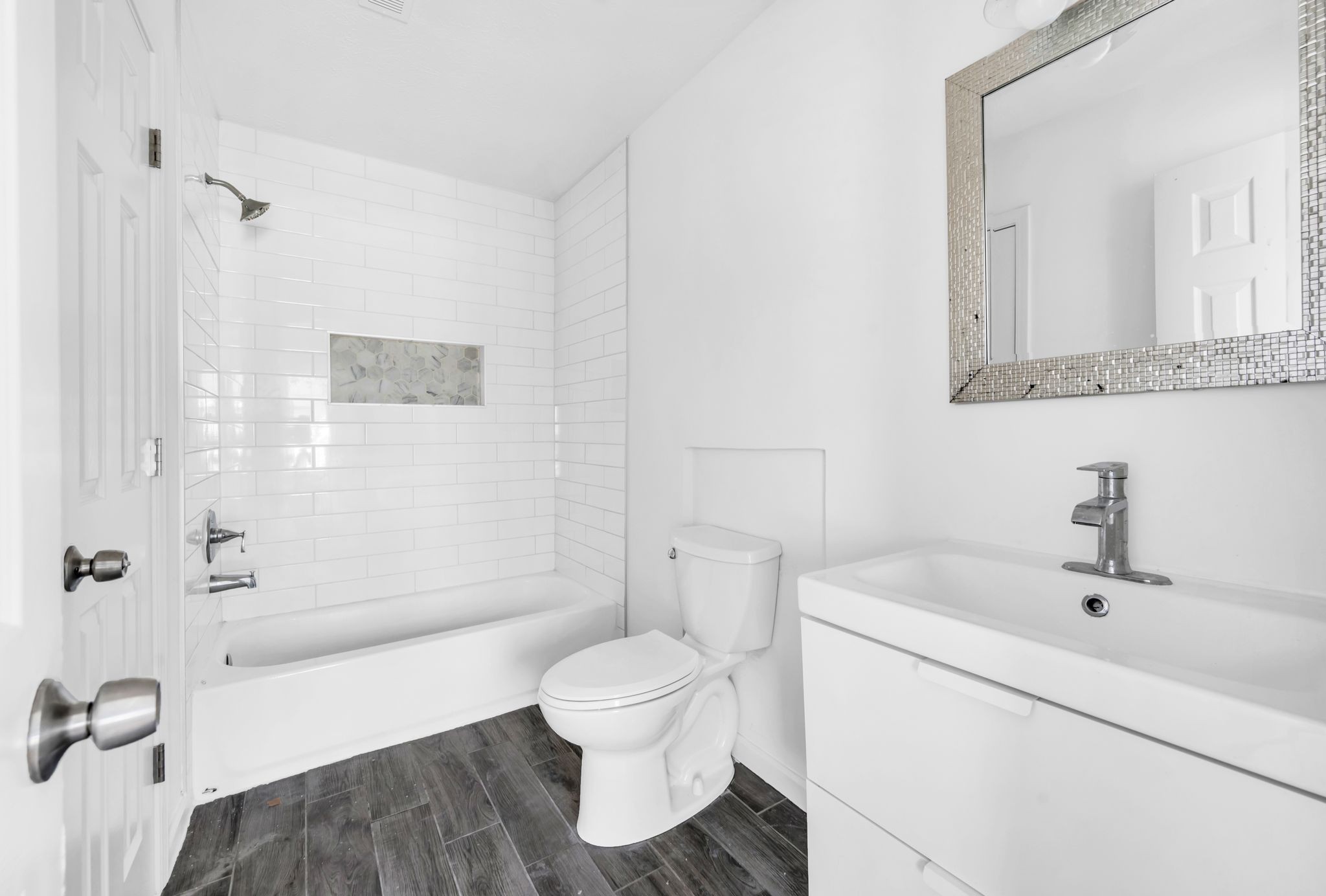 Nashville, Tennessee 37208, United States, 3 Bedrooms Bedrooms, ,2 BathroomsBathrooms,Residential,Active,8214