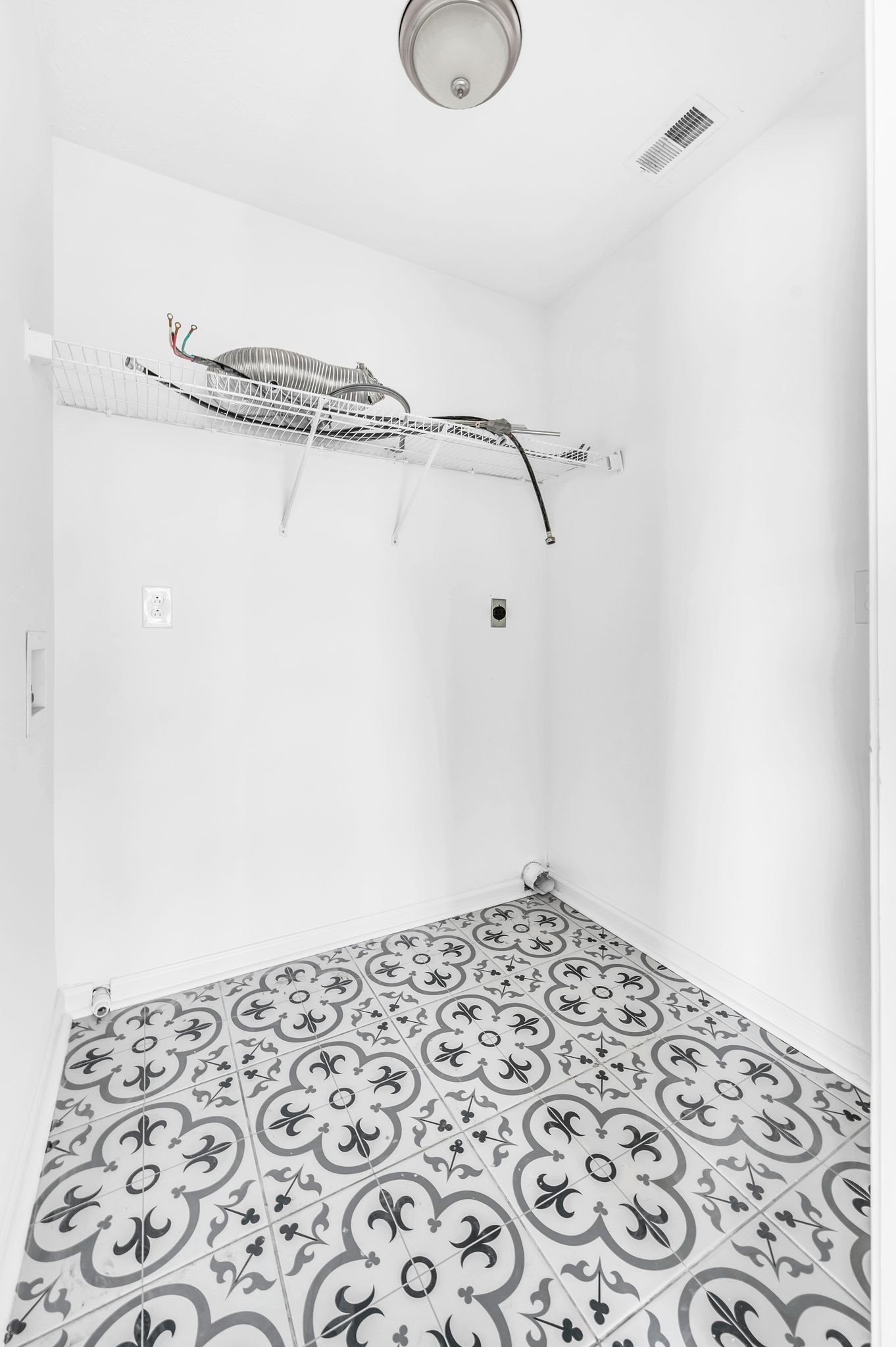 Nashville, Tennessee 37208, United States, 3 Bedrooms Bedrooms, ,2 BathroomsBathrooms,Residential,Active,8214