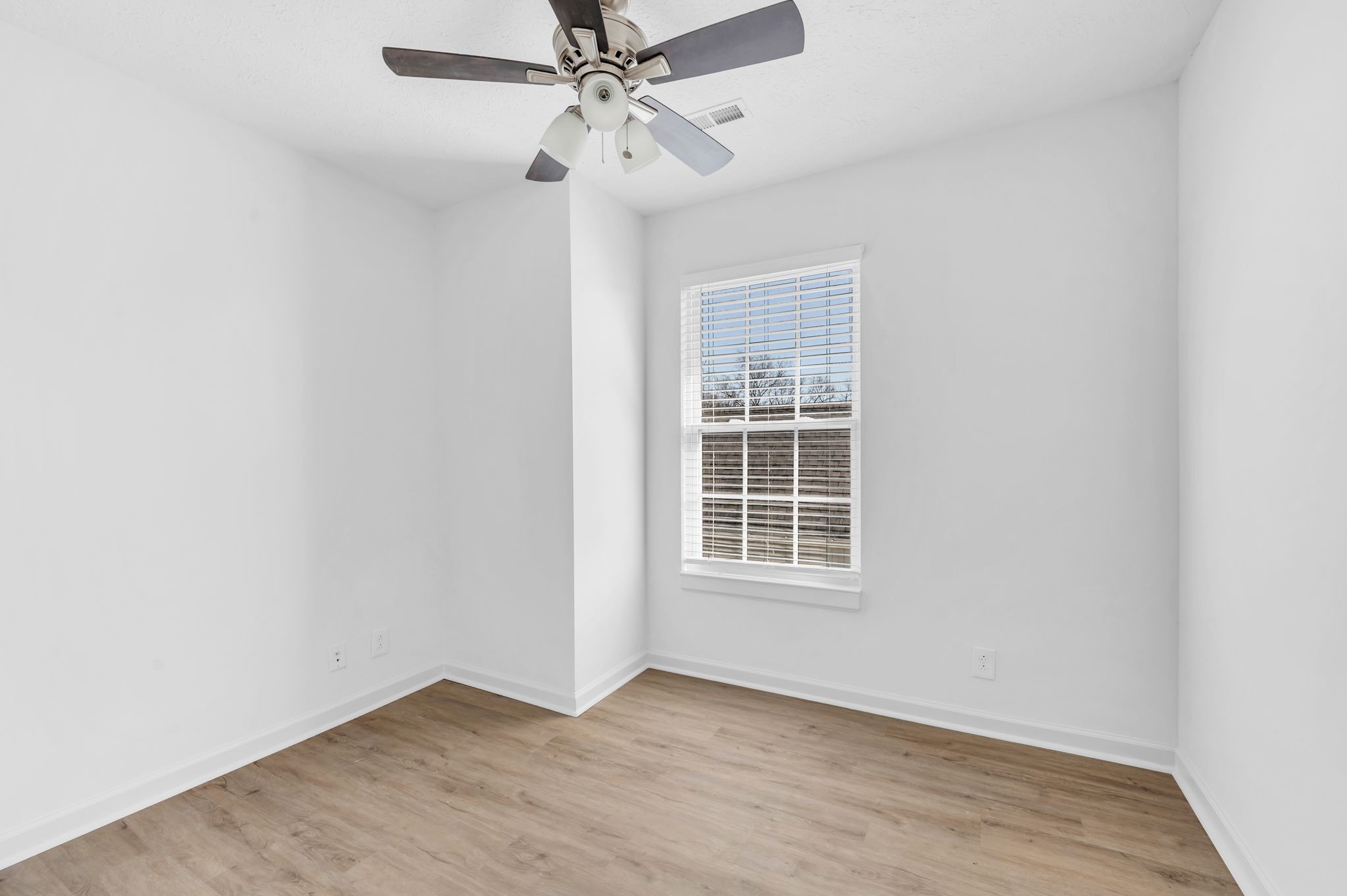 Nashville, Tennessee 37208, United States, 3 Bedrooms Bedrooms, ,2 BathroomsBathrooms,Residential,Active,8214