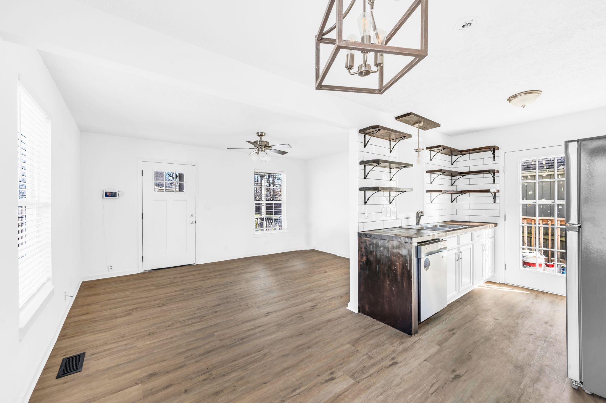 Nashville, Tennessee 37208, United States, 3 Bedrooms Bedrooms, ,2 BathroomsBathrooms,Residential,Active,8214