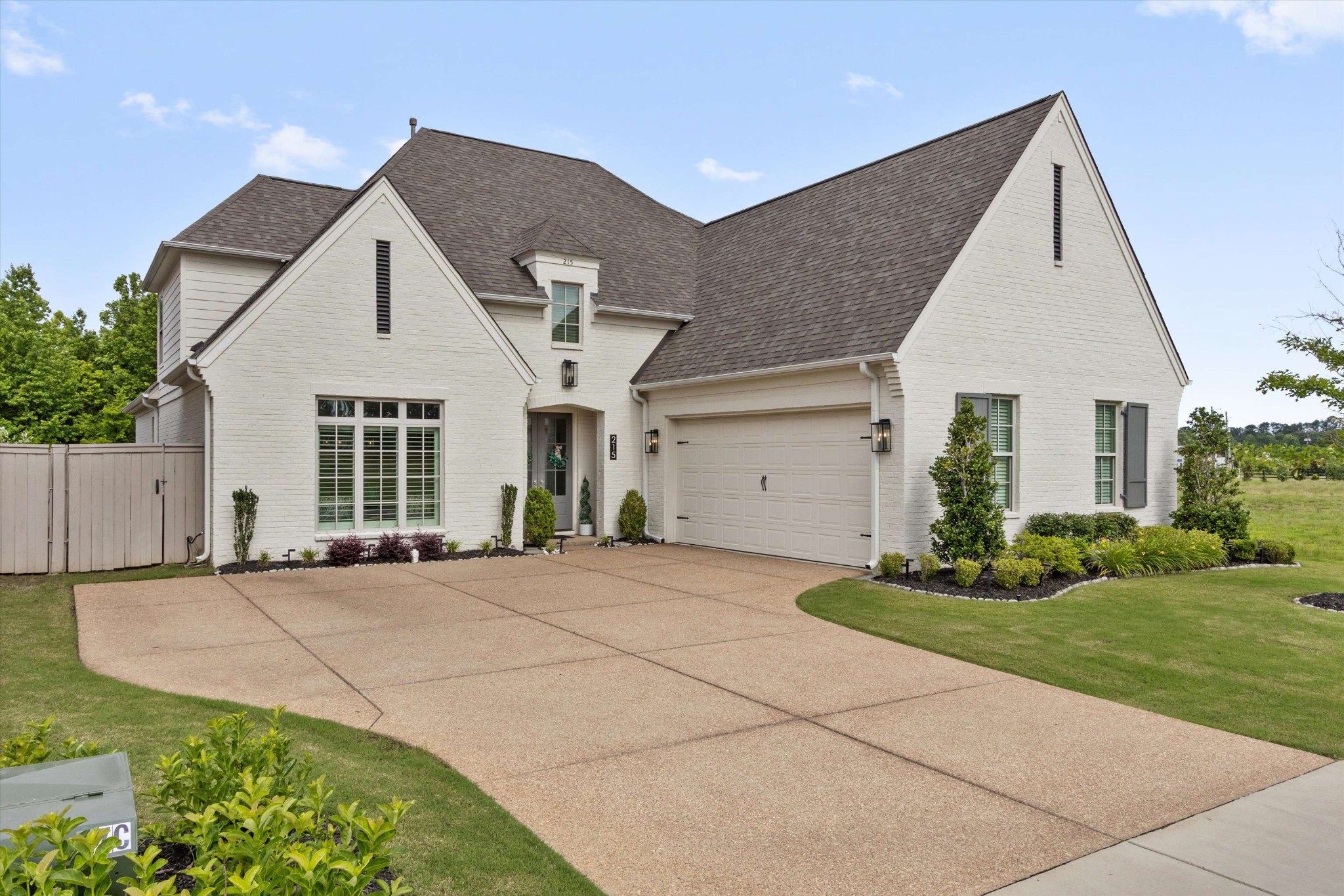 215 PIERPONT CT