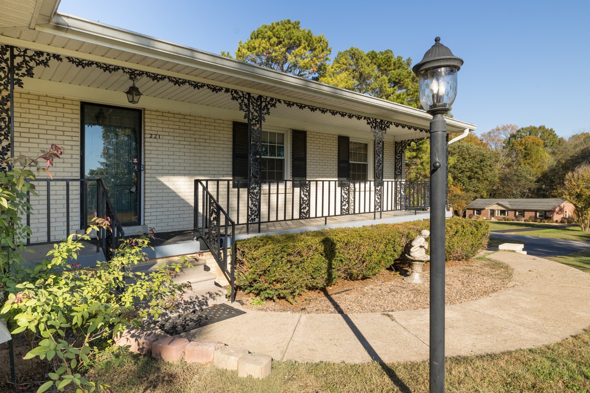 221 Jackson Heights Rd