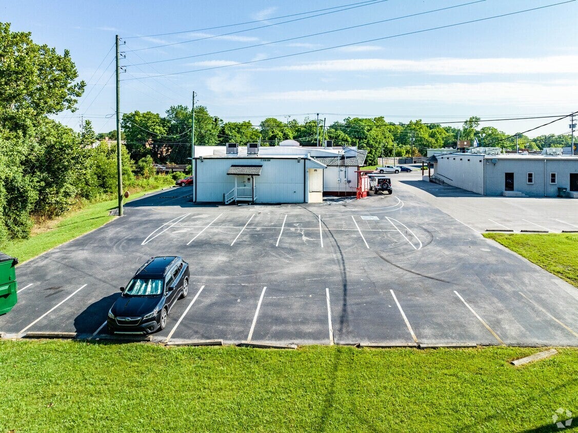 1112 W Main St