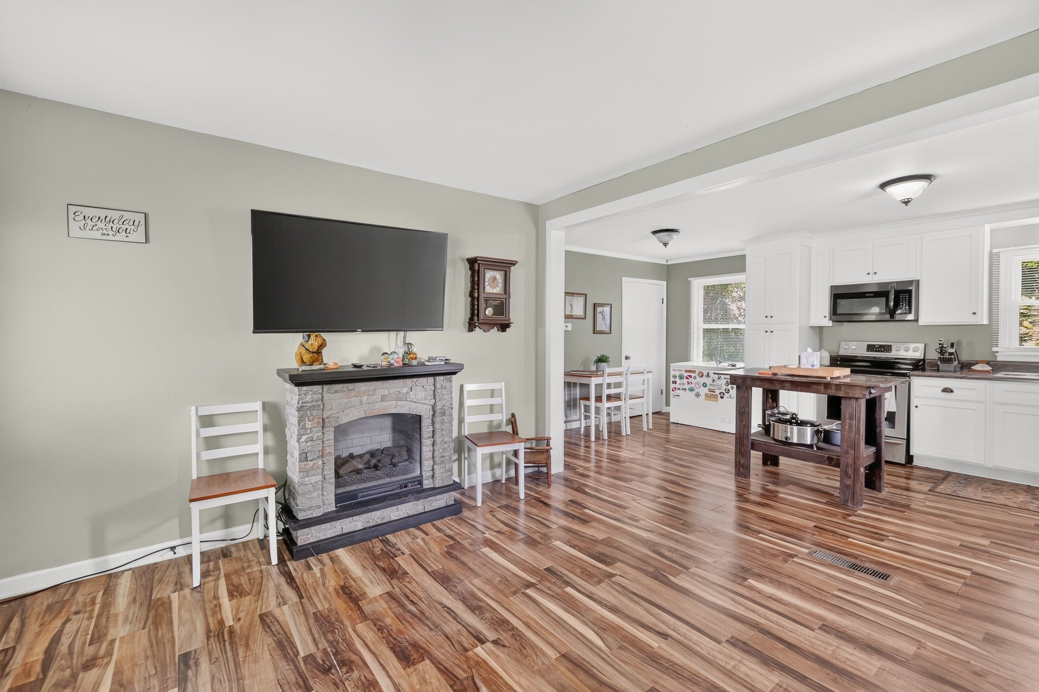 102 Lakeside Dr