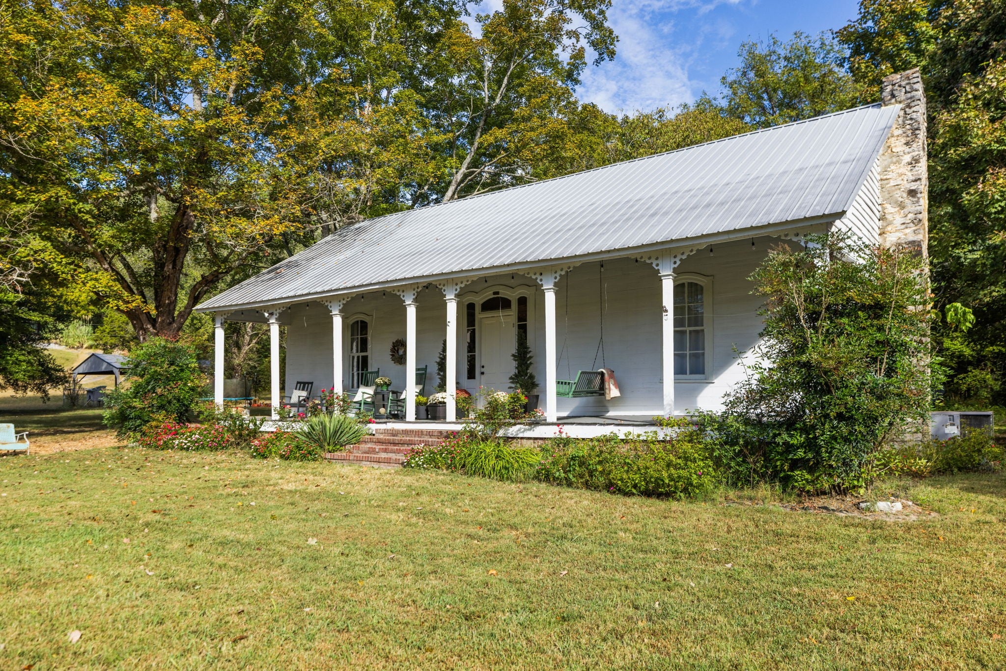 6040 Hwy 438 W