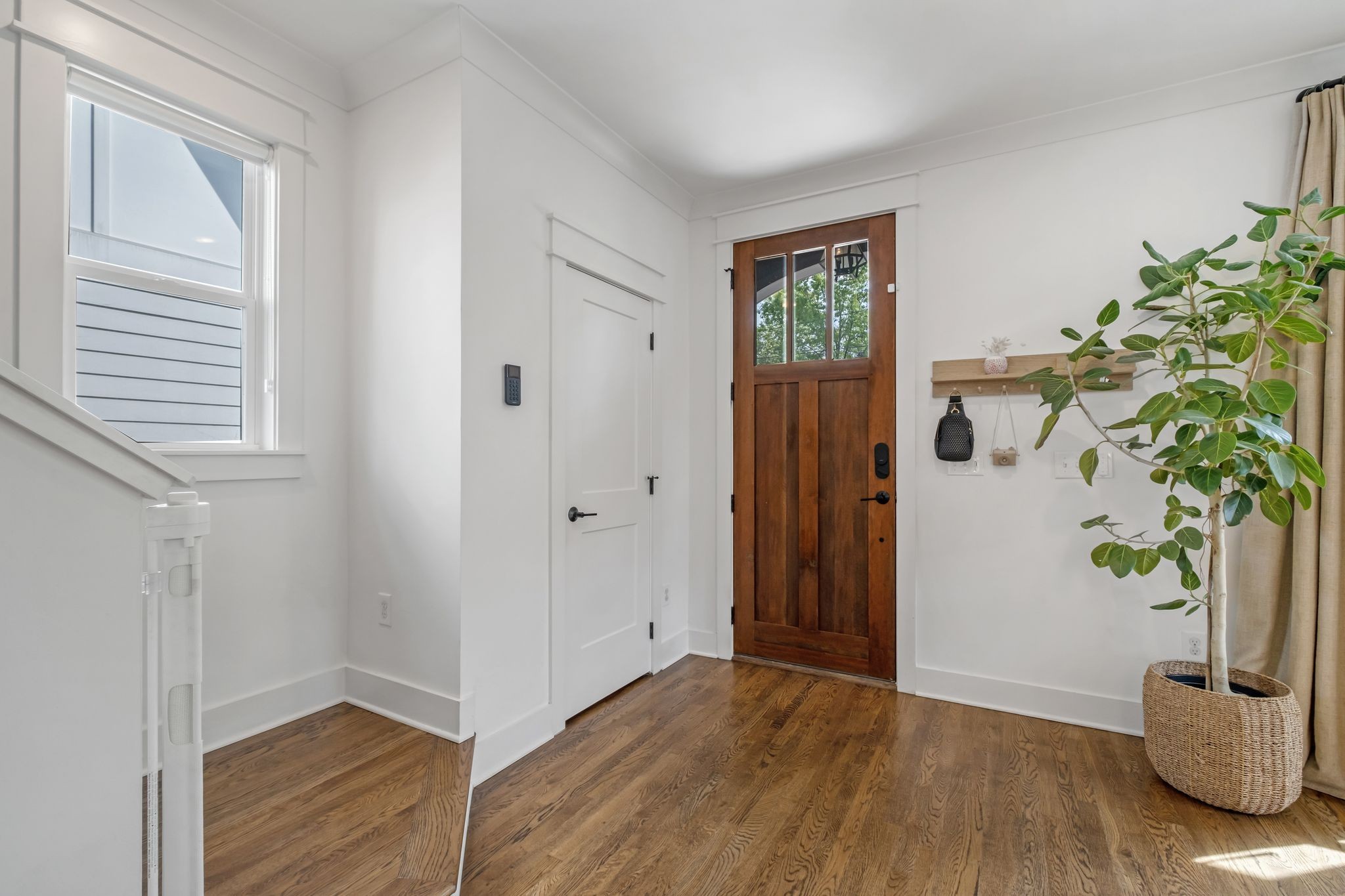 Nashville, Tennessee 37216, United States, 4 Bedrooms Bedrooms, ,3 BathroomsBathrooms,Residential,Pending,117004