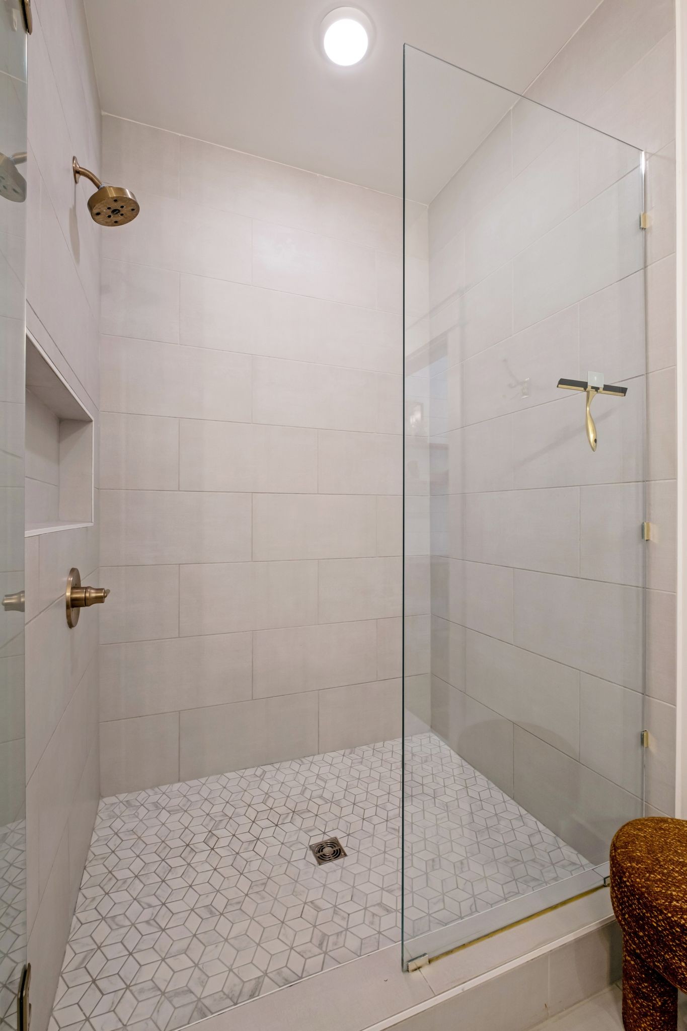 Nashville, Tennessee 37216, United States, 4 Bedrooms Bedrooms, ,3 BathroomsBathrooms,Residential,Pending,117004