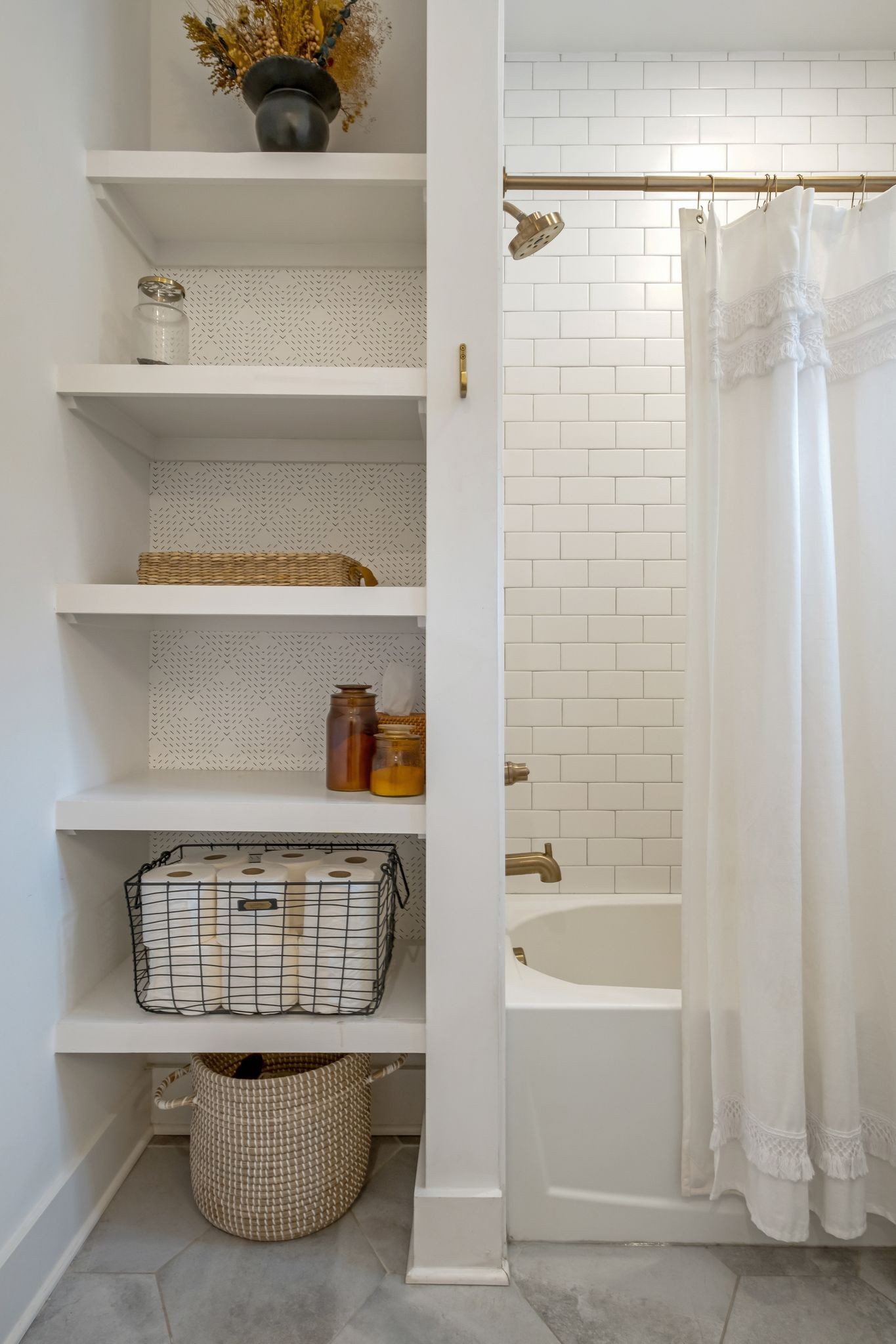 Nashville, Tennessee 37216, United States, 4 Bedrooms Bedrooms, ,3 BathroomsBathrooms,Residential,Pending,117004