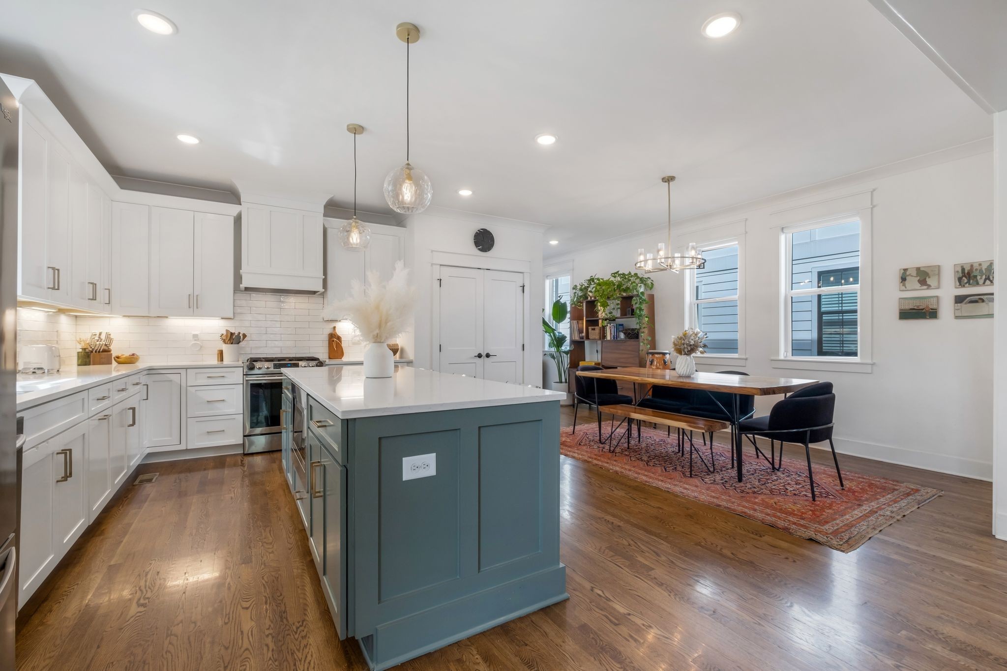 Nashville, Tennessee 37216, United States, 4 Bedrooms Bedrooms, ,3 BathroomsBathrooms,Residential,Pending,117004