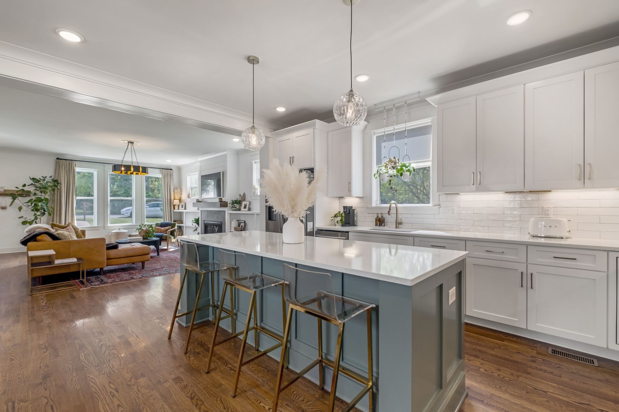 Nashville, Tennessee 37216, United States, 4 Bedrooms Bedrooms, ,3 BathroomsBathrooms,Residential,Pending,117004