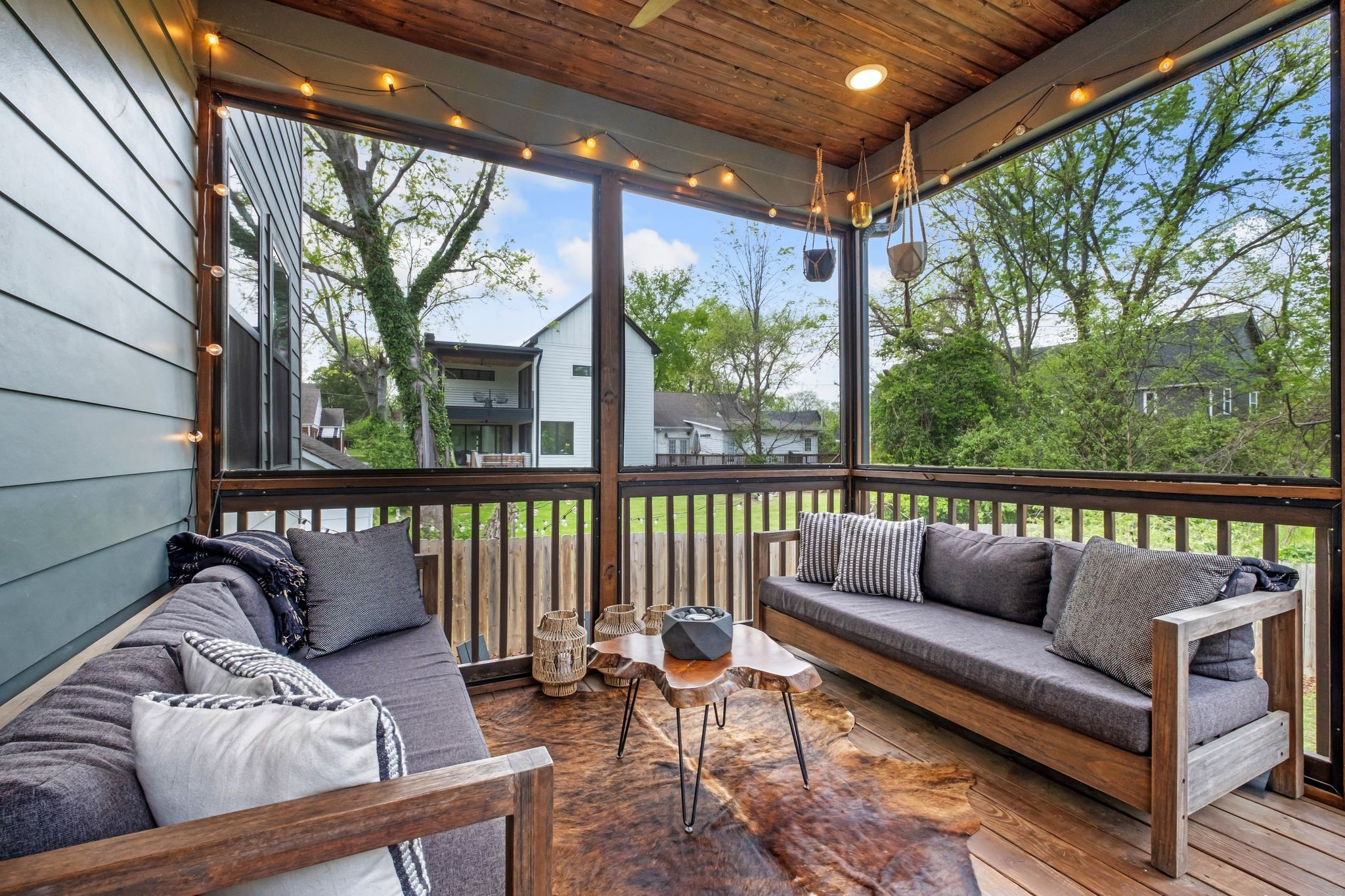 Nashville, Tennessee 37216, United States, 4 Bedrooms Bedrooms, ,3 BathroomsBathrooms,Residential,Pending,117004