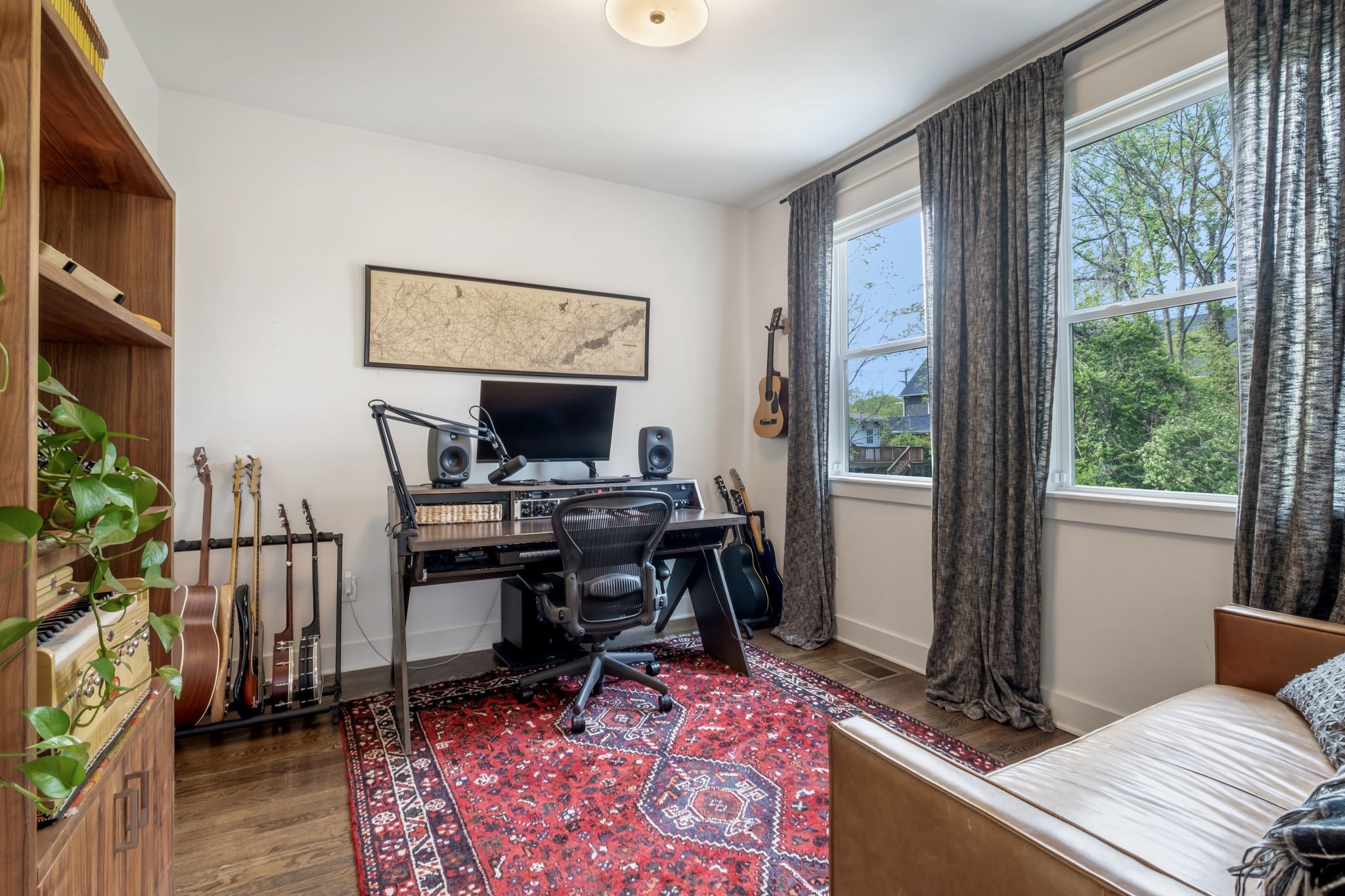 Nashville, Tennessee 37216, United States, 4 Bedrooms Bedrooms, ,3 BathroomsBathrooms,Residential,Pending,117004