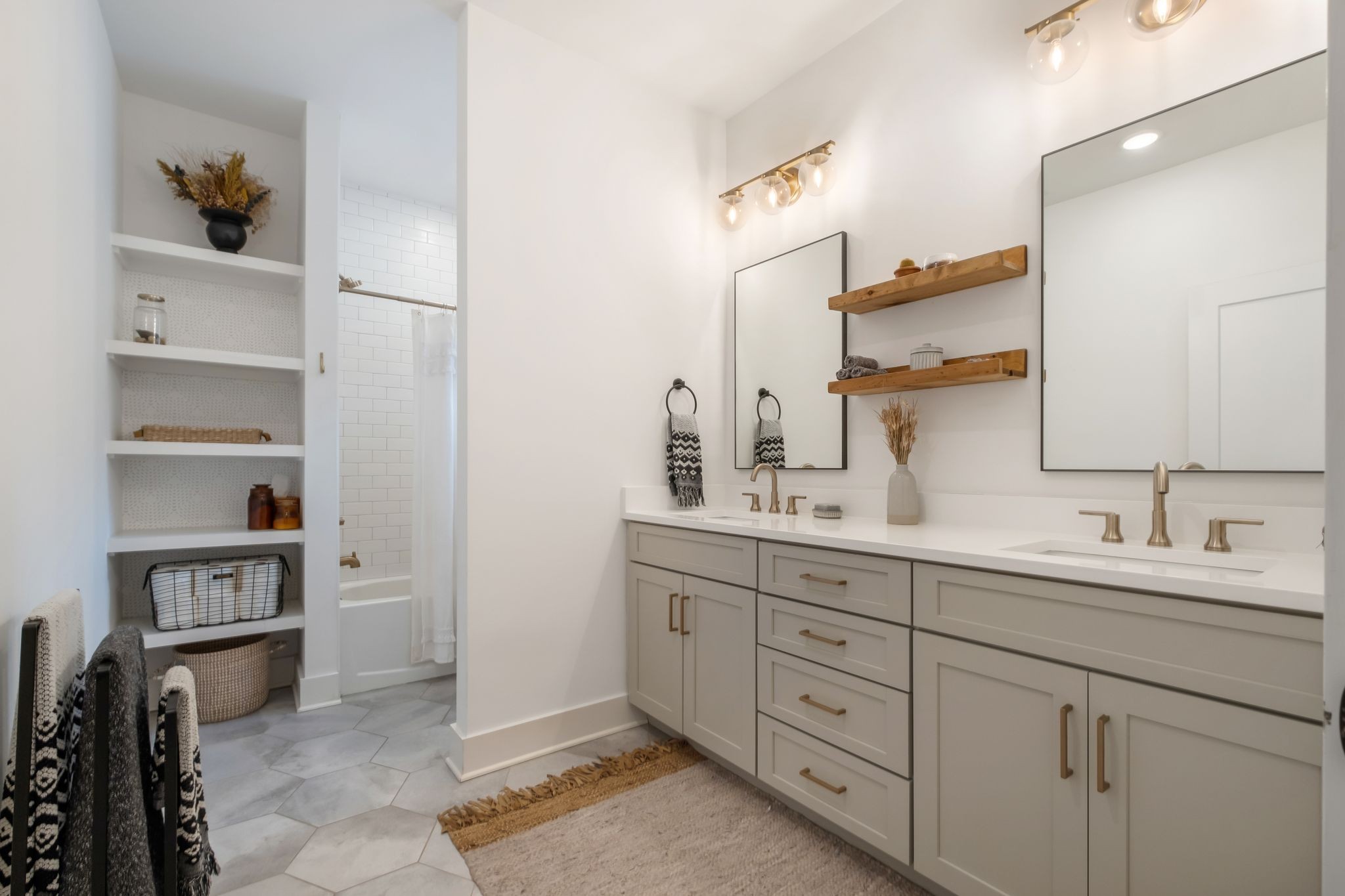 Nashville, Tennessee 37216, United States, 4 Bedrooms Bedrooms, ,3 BathroomsBathrooms,Residential,Pending,117004