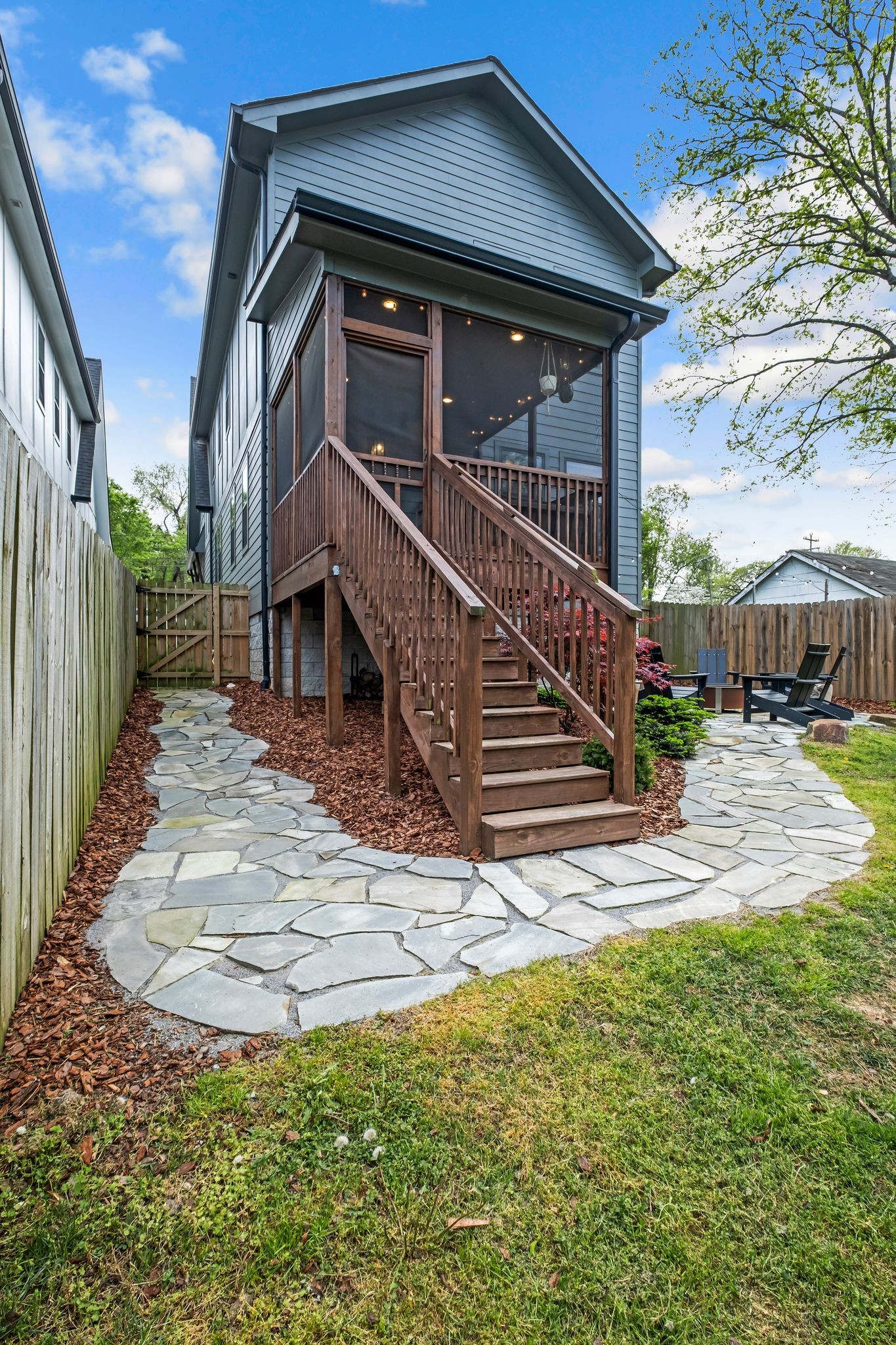 Nashville, Tennessee 37216, United States, 4 Bedrooms Bedrooms, ,3 BathroomsBathrooms,Residential,Pending,117004