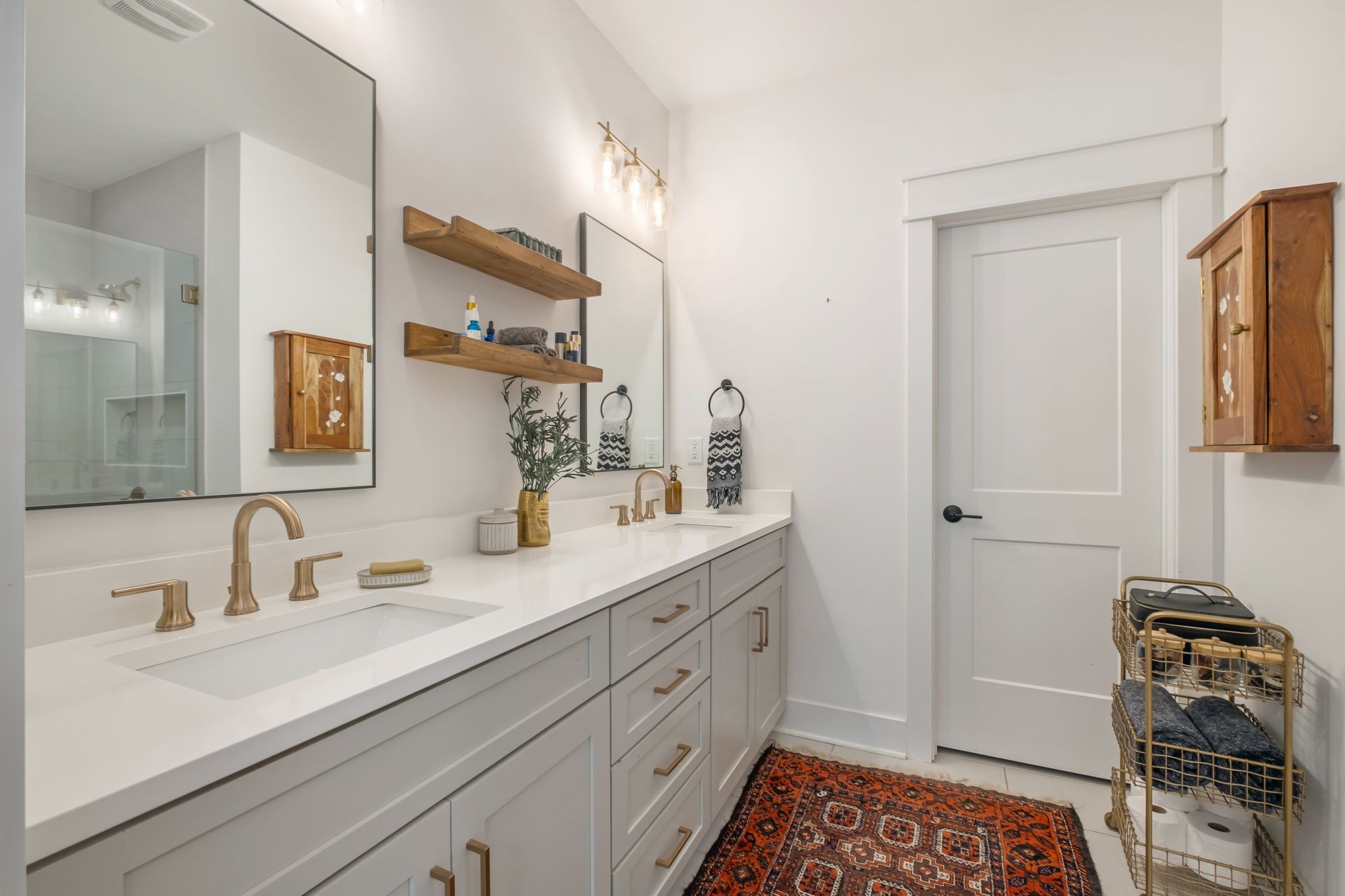 Nashville, Tennessee 37216, United States, 4 Bedrooms Bedrooms, ,3 BathroomsBathrooms,Residential,Pending,117004