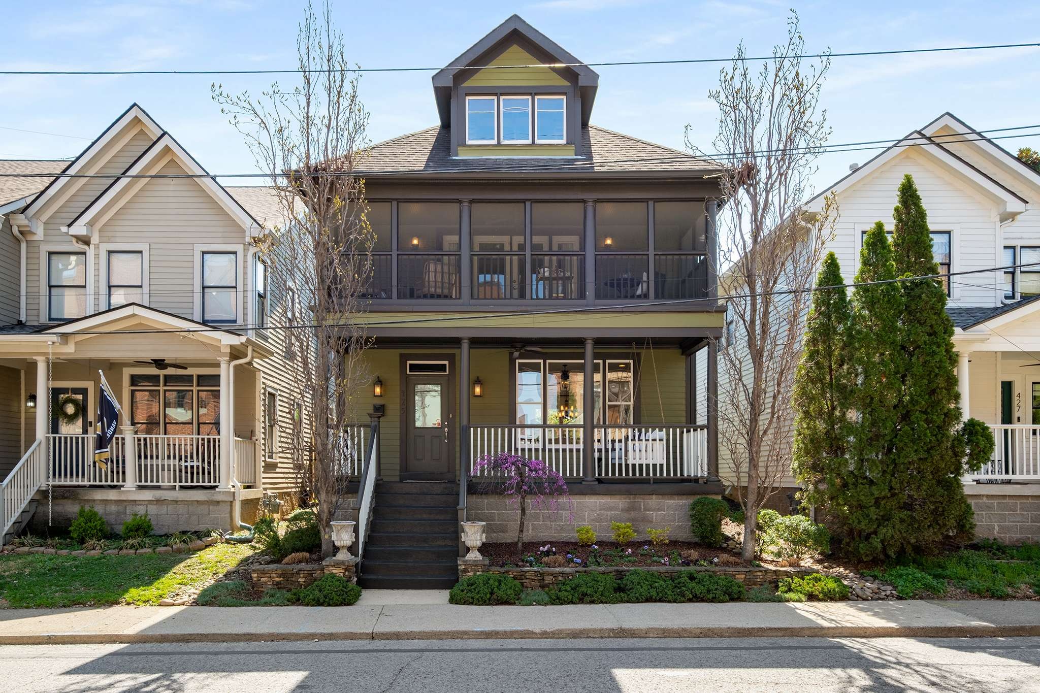 425 Van Buren St