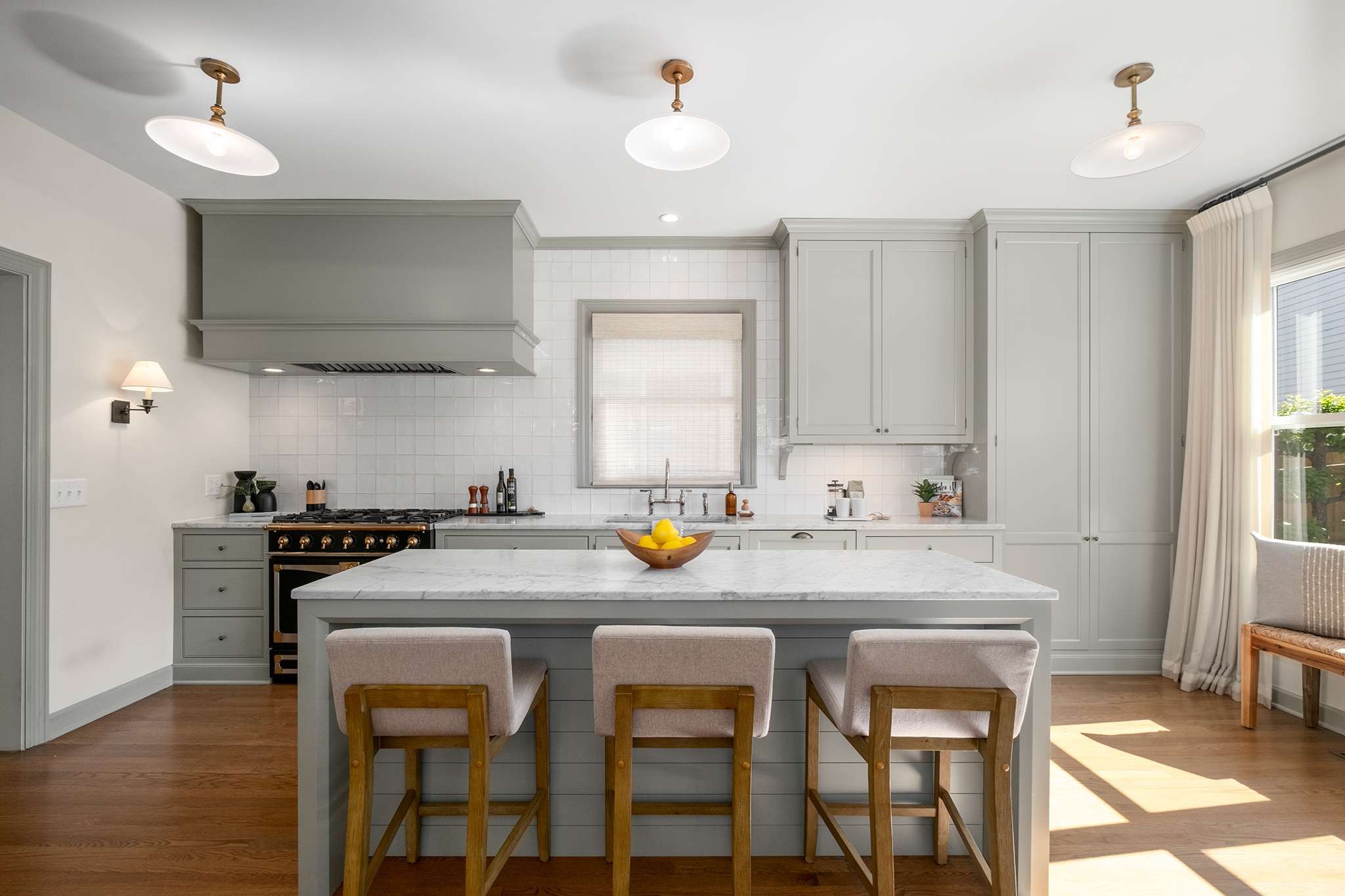 425 Van Buren St