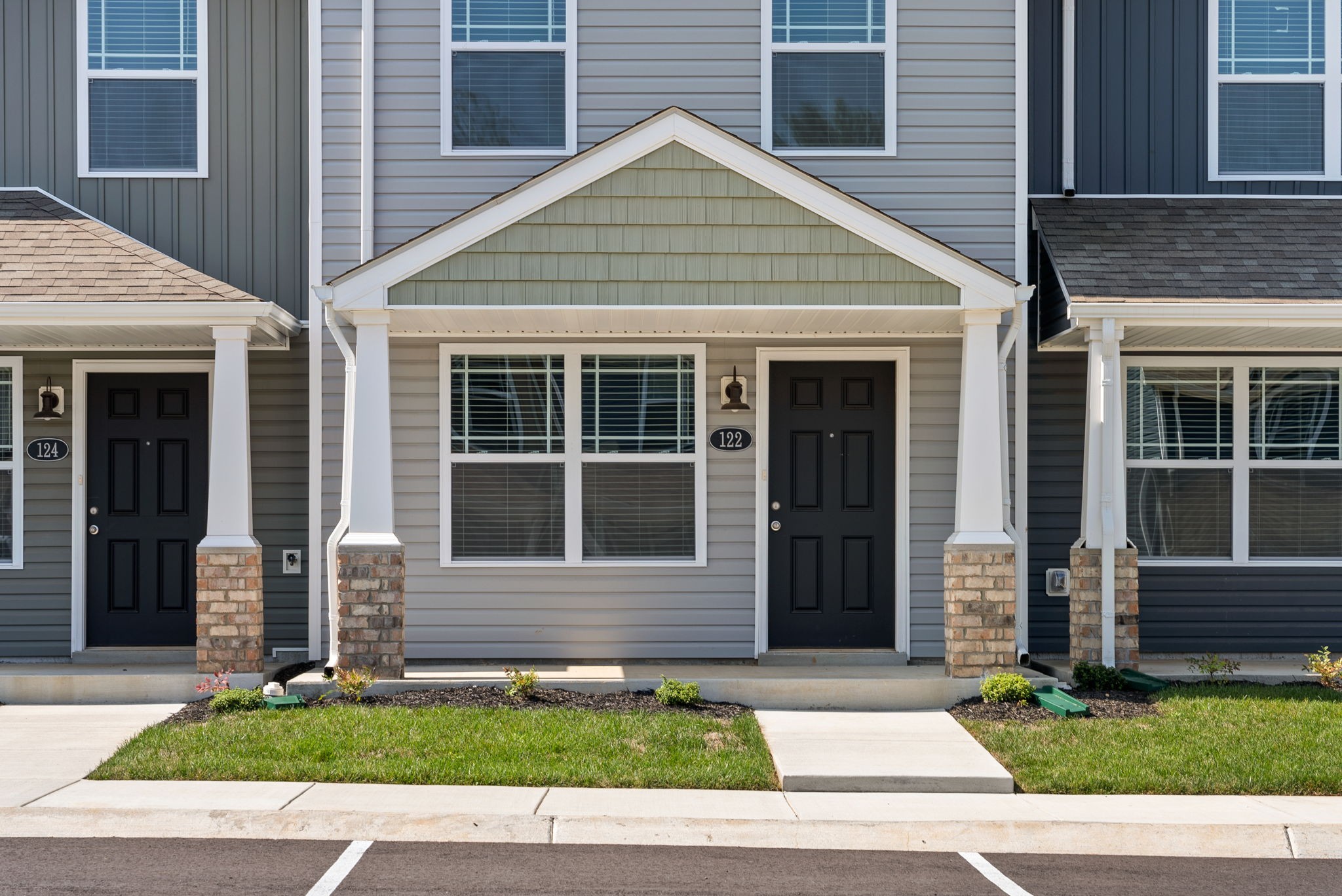 Clarksville, Tennessee 37040, United States, 2 Bedrooms Bedrooms, ,3 BathroomsBathrooms,Residential,Active,44476