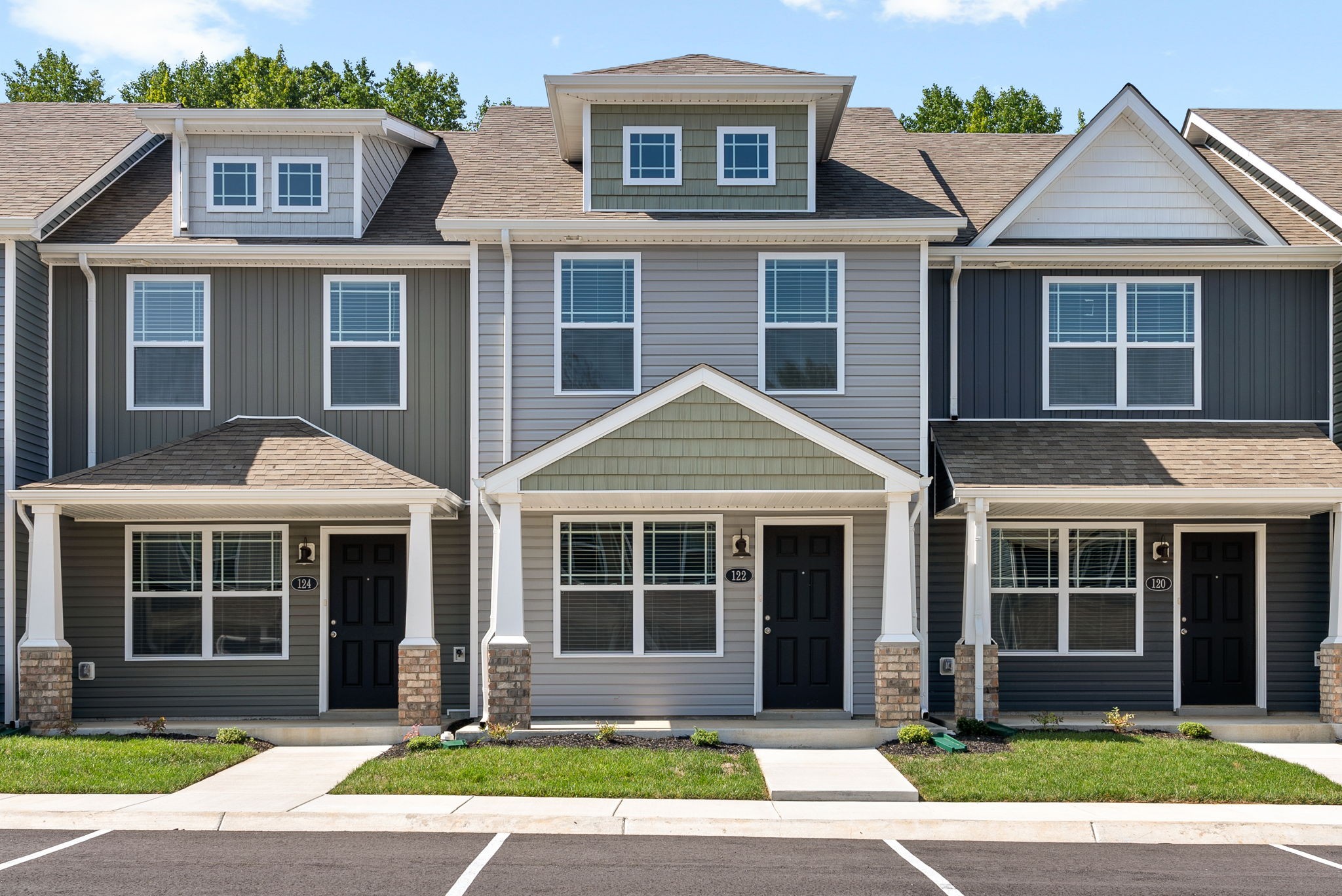 Clarksville, Tennessee 37040, United States, 2 Bedrooms Bedrooms, ,3 BathroomsBathrooms,Residential,Active,44476