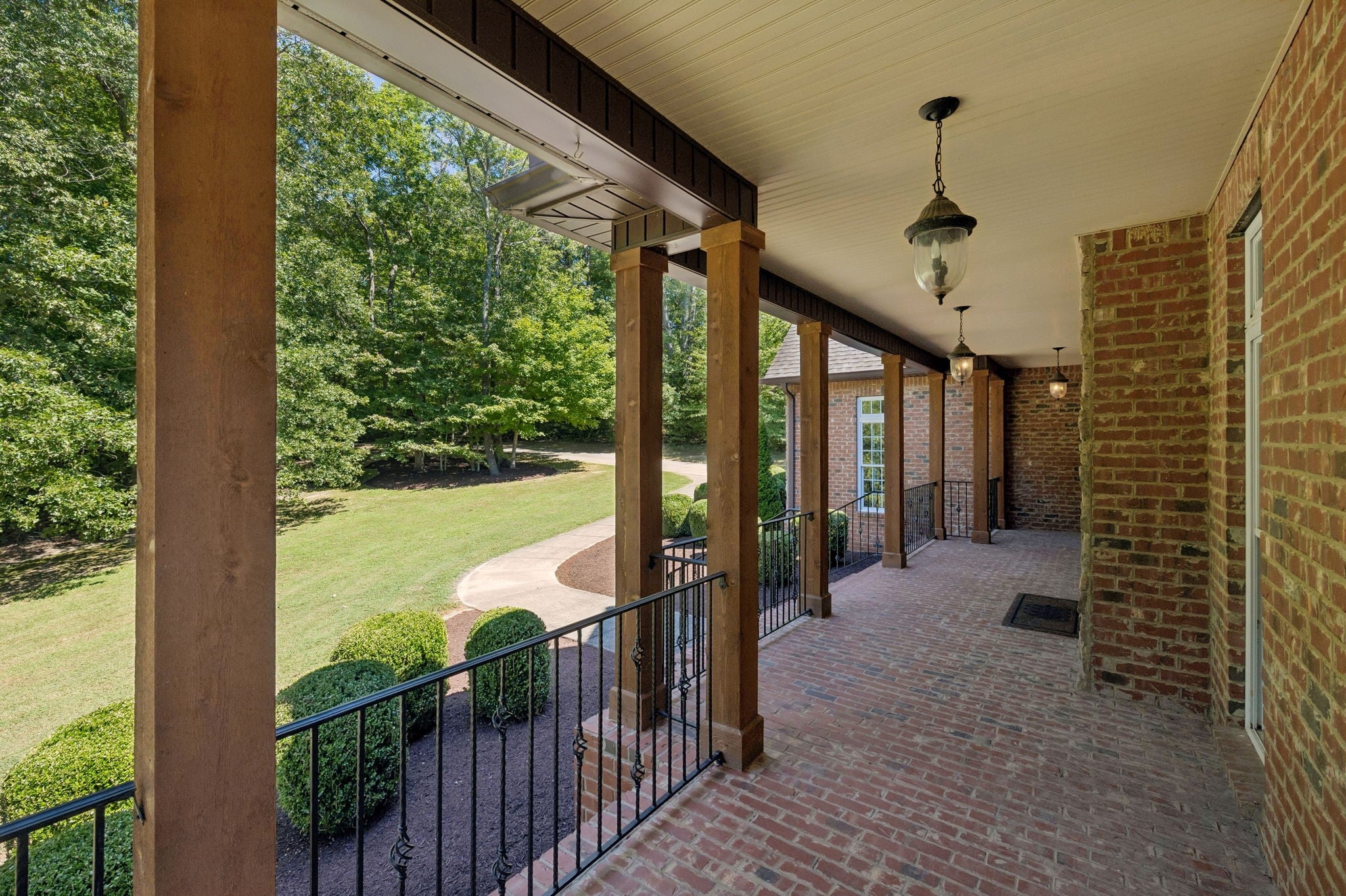 1032 Dogwood Ln