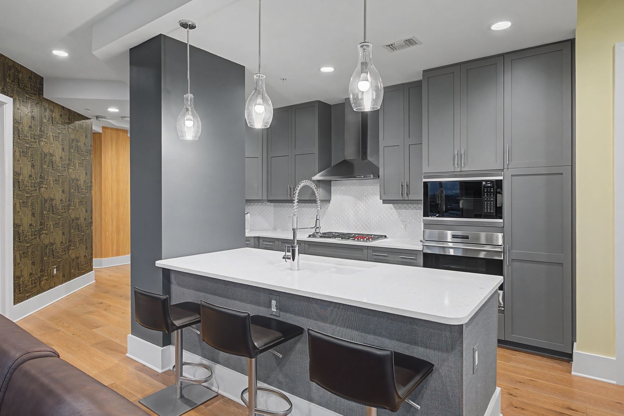 20 Rutledge St 709