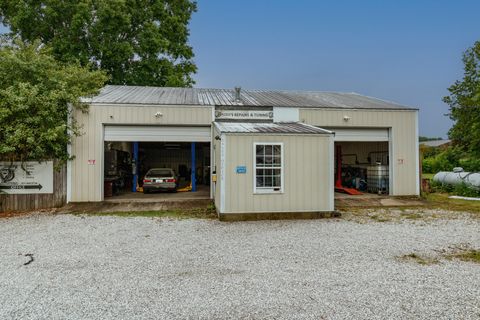 2262 Woodbury Hwy Manchester TN 37355