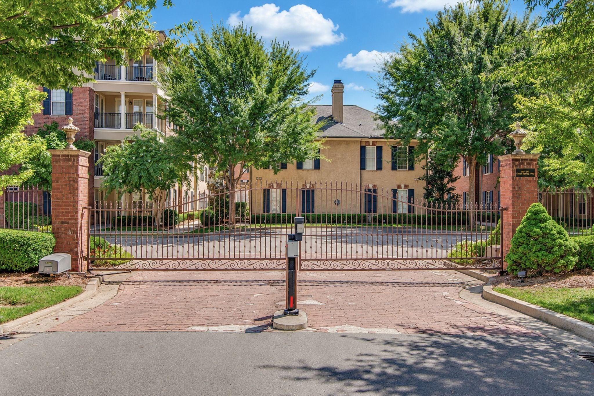 2-bed listing at 307 Seven Springs Way 102, Brentwood