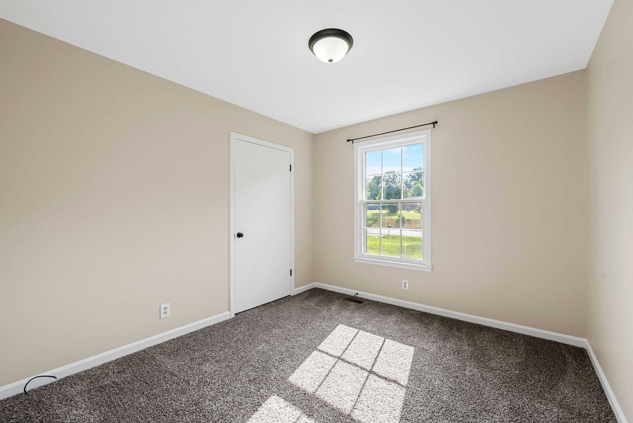 Clarksville, Tennessee 37042, United States, 3 Bedrooms Bedrooms, ,2 BathroomsBathrooms,Residential,Active,162485