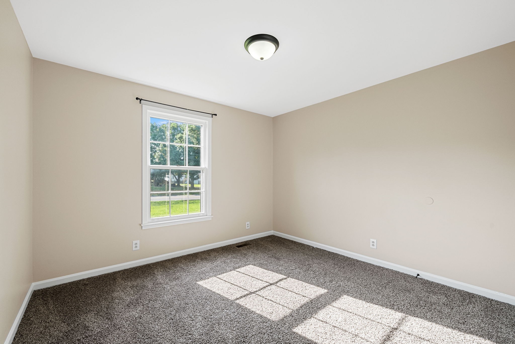 Clarksville, Tennessee 37042, United States, 3 Bedrooms Bedrooms, ,2 BathroomsBathrooms,Residential,Active,162485