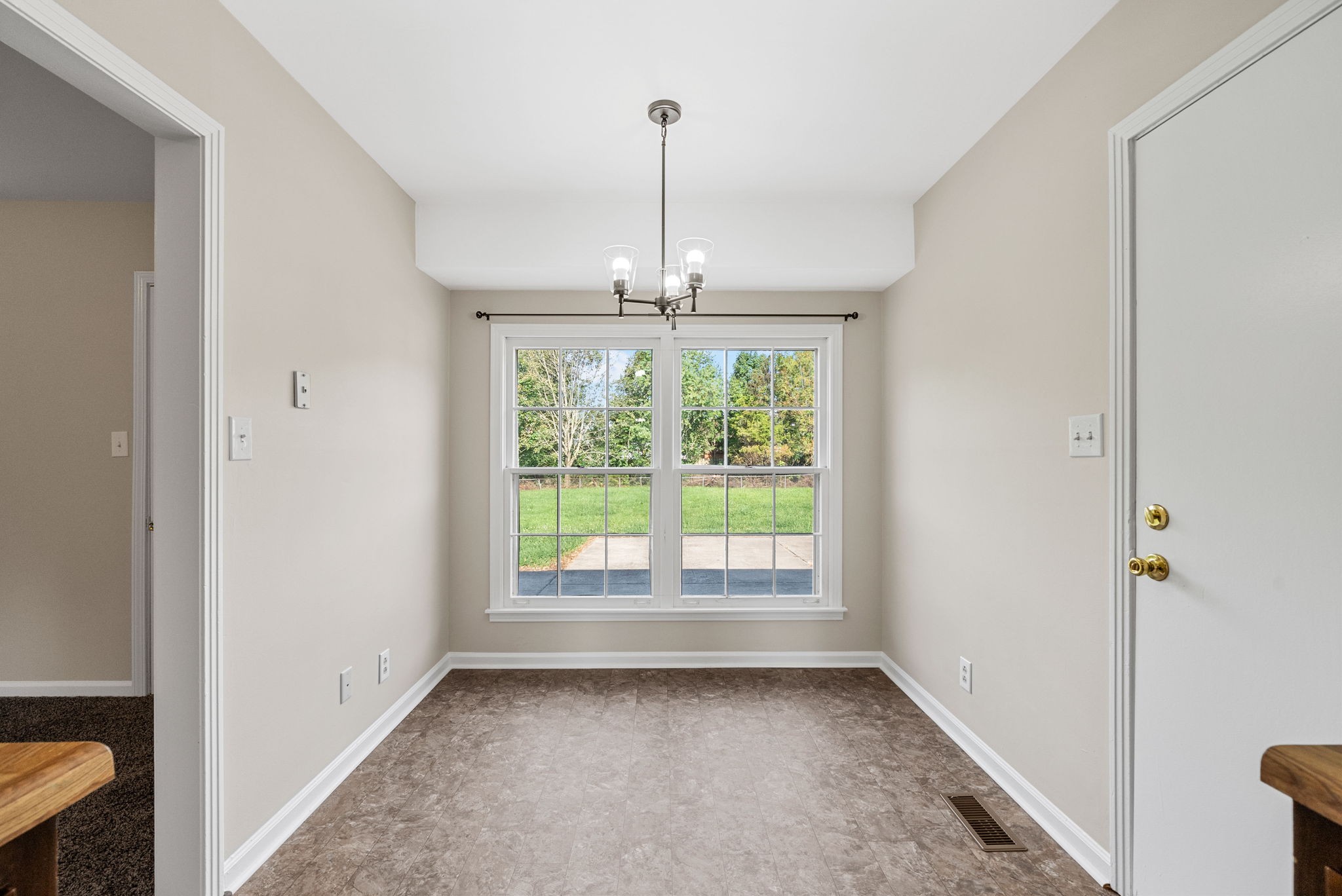 Clarksville, Tennessee 37042, United States, 3 Bedrooms Bedrooms, ,2 BathroomsBathrooms,Residential,Active,162485