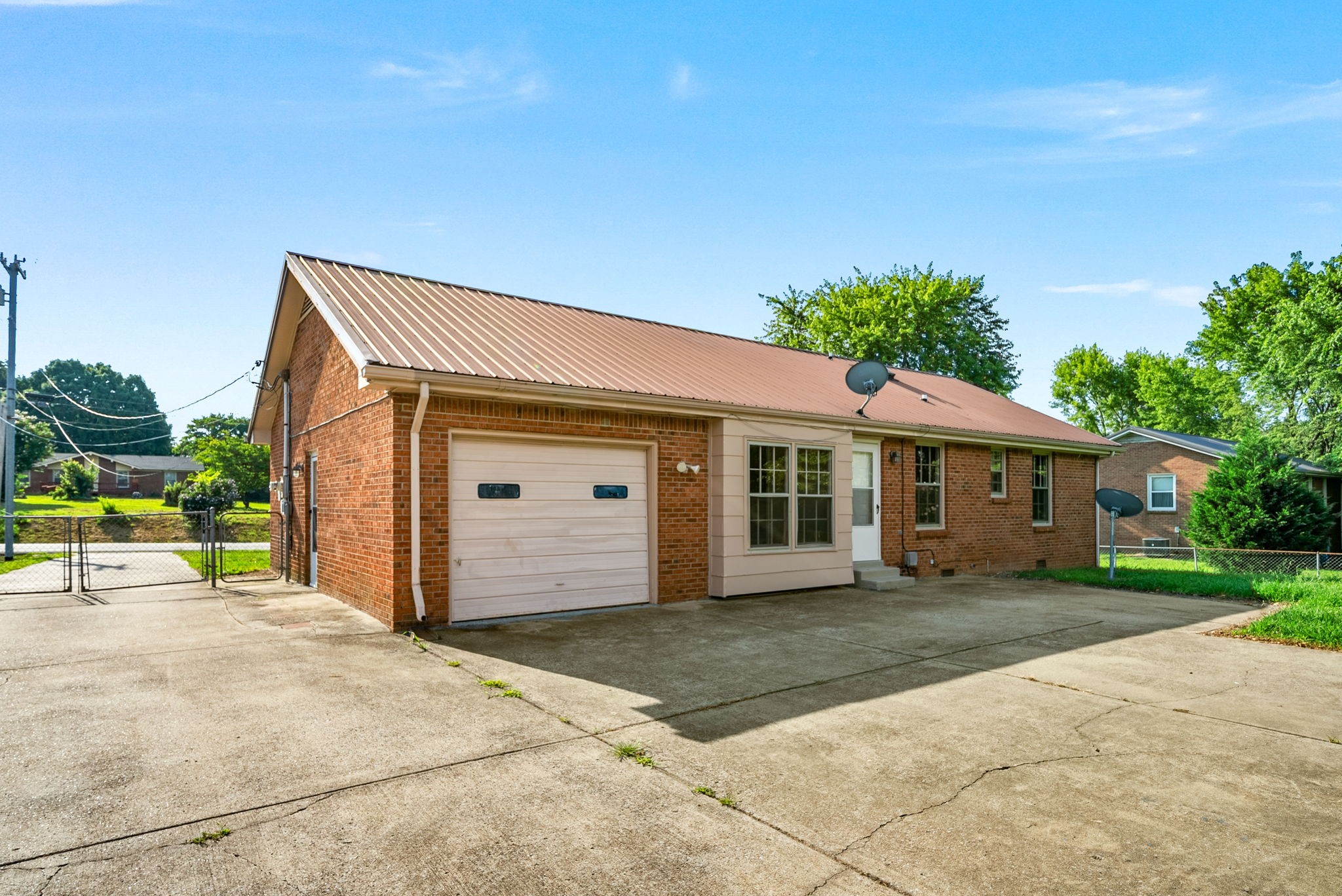 Clarksville, Tennessee 37042, United States, 3 Bedrooms Bedrooms, ,2 BathroomsBathrooms,Residential,Active,162485