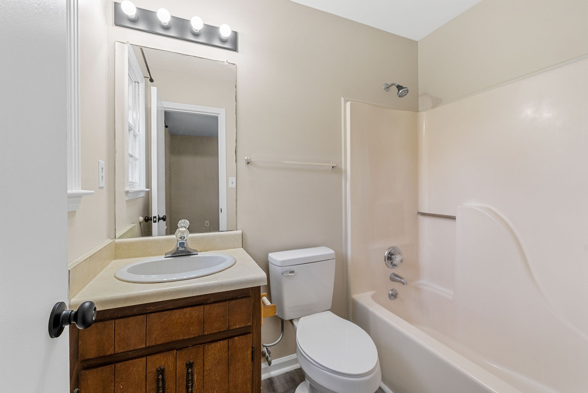 Clarksville, Tennessee 37042, United States, 3 Bedrooms Bedrooms, ,2 BathroomsBathrooms,Residential,Active,162485