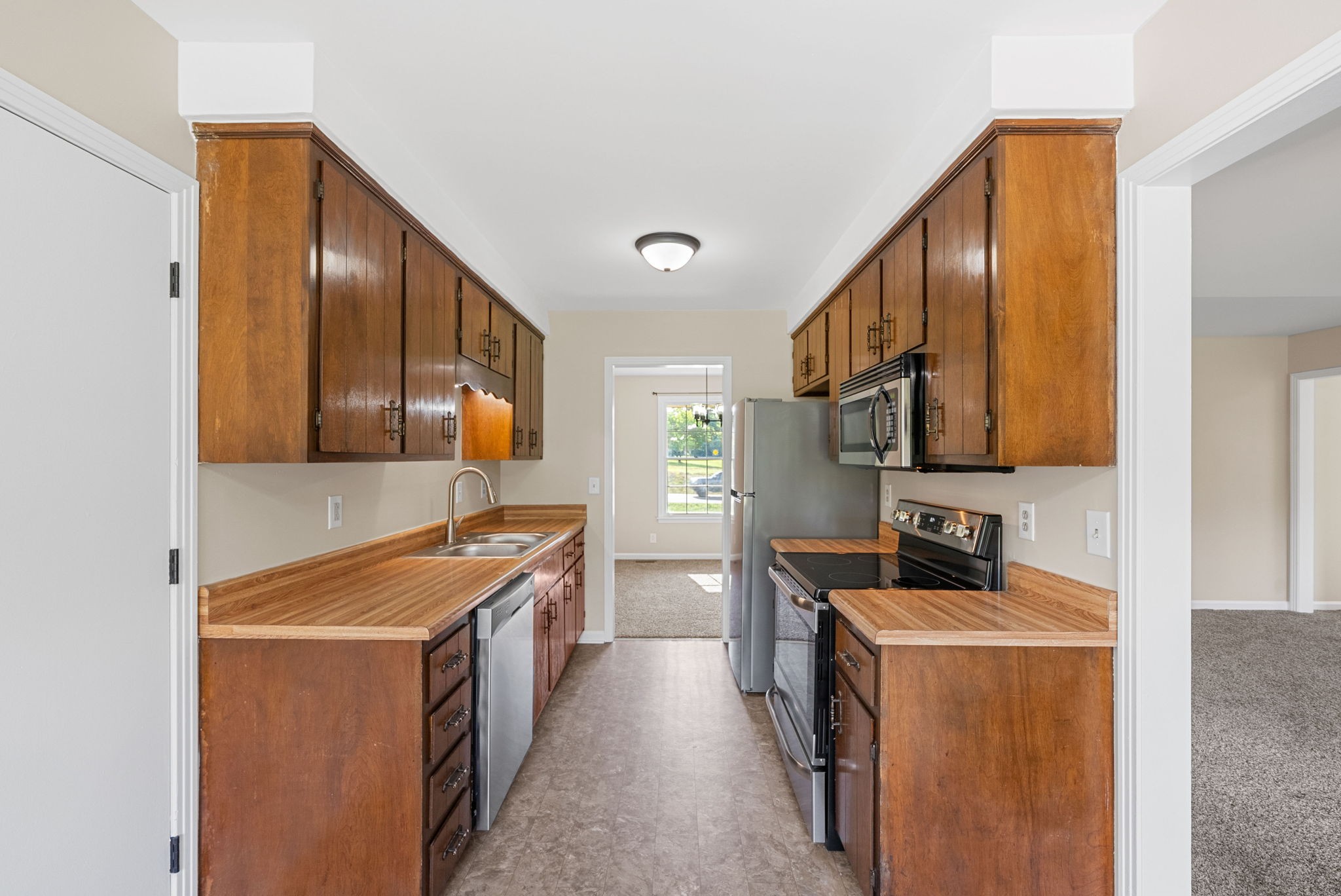 Clarksville, Tennessee 37042, United States, 3 Bedrooms Bedrooms, ,2 BathroomsBathrooms,Residential,Active,162485