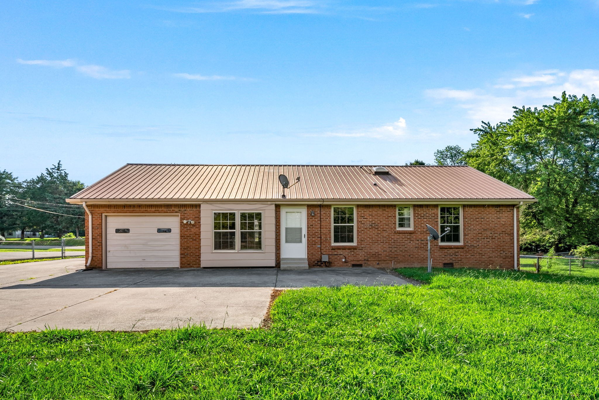 Clarksville, Tennessee 37042, United States, 3 Bedrooms Bedrooms, ,2 BathroomsBathrooms,Residential,Active,162485